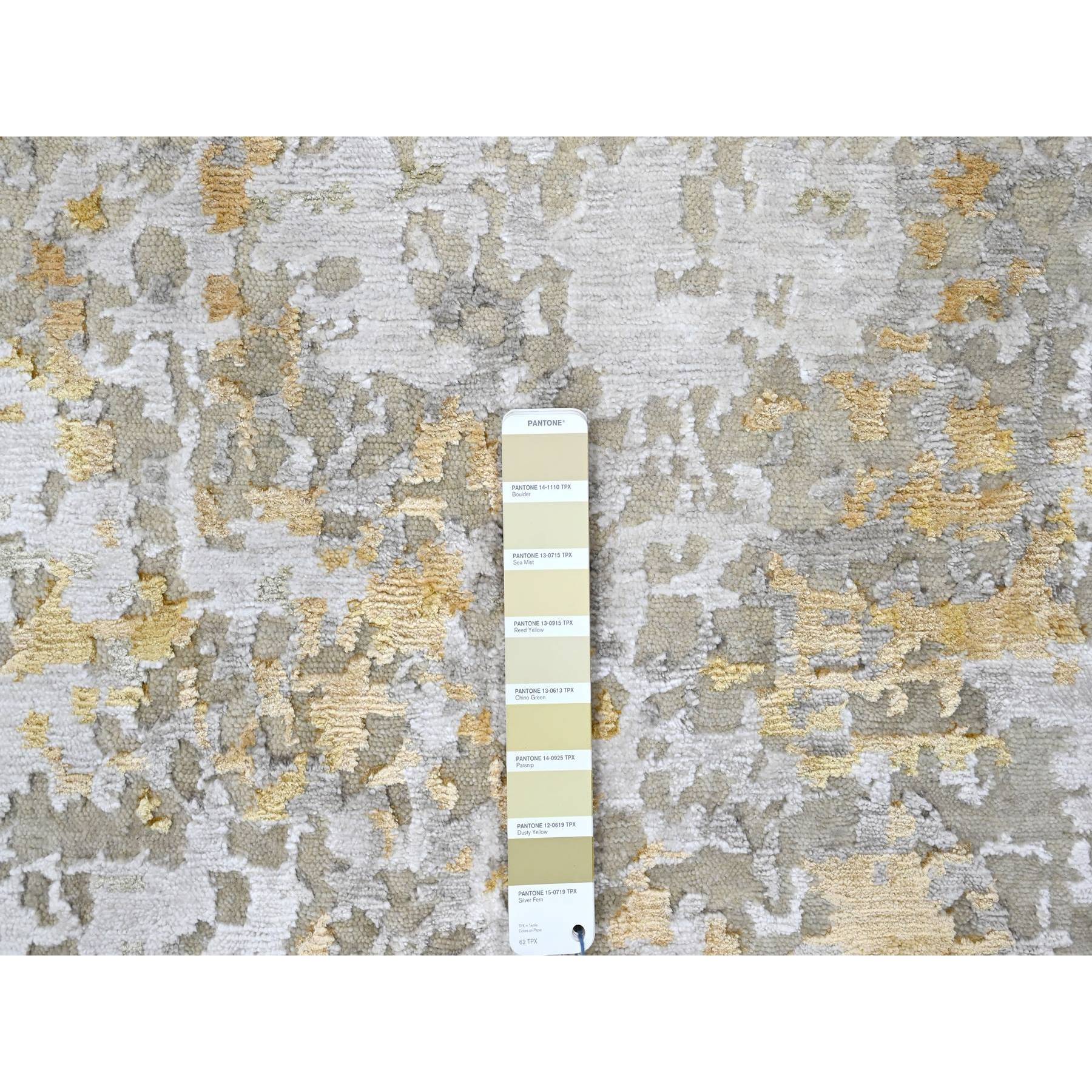 5'x7' Beige with Gold, Hand Knotted, Abstract Design, Wool and Silk, Hi-Low Pile, Oriental Rug HR10200 - Image 4