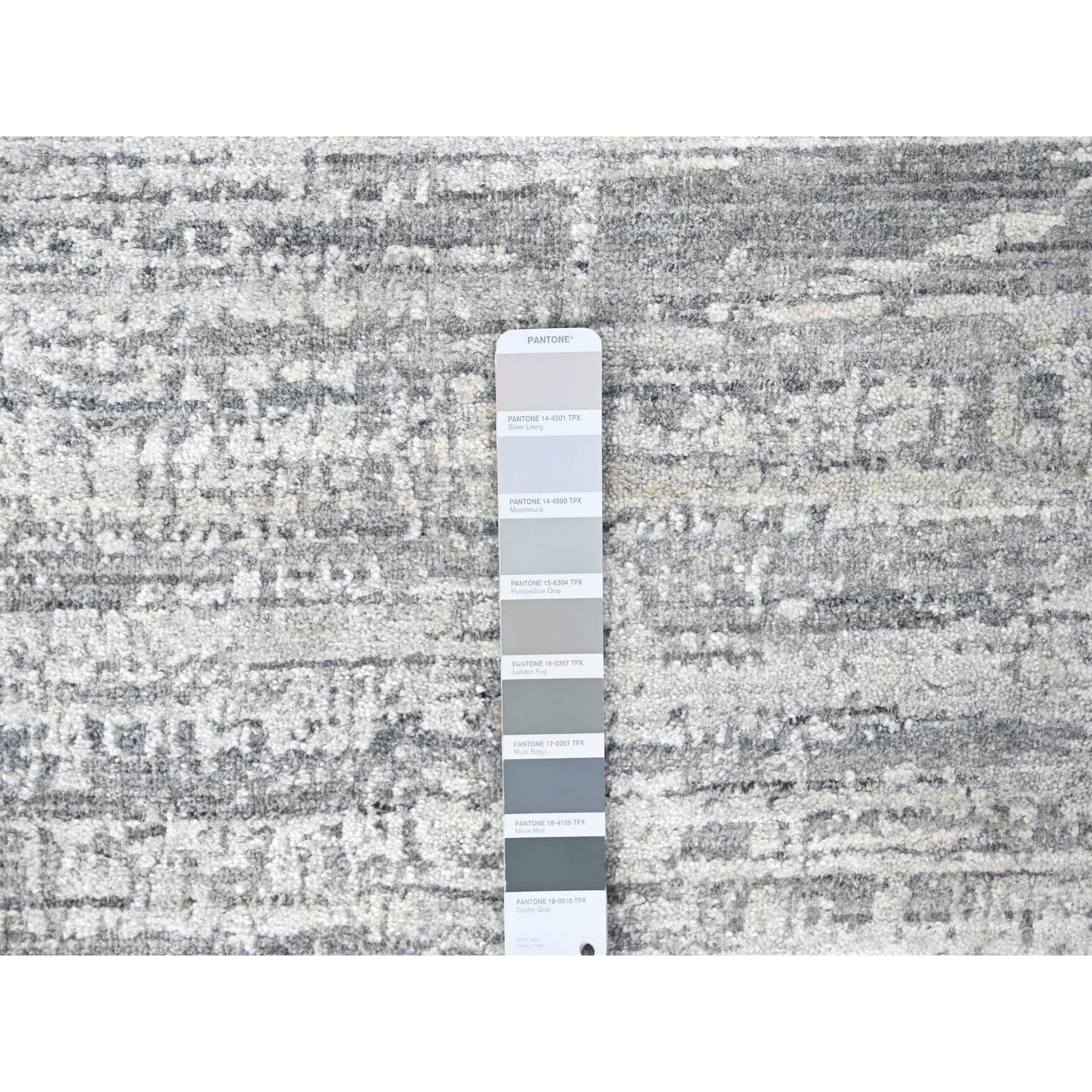 4'2"x6' Misty Gray, Wool and Plant Based Silk, Hand Loomed, Textured Pile, Modern Design, Oriental Rug HR10289 - Image 4