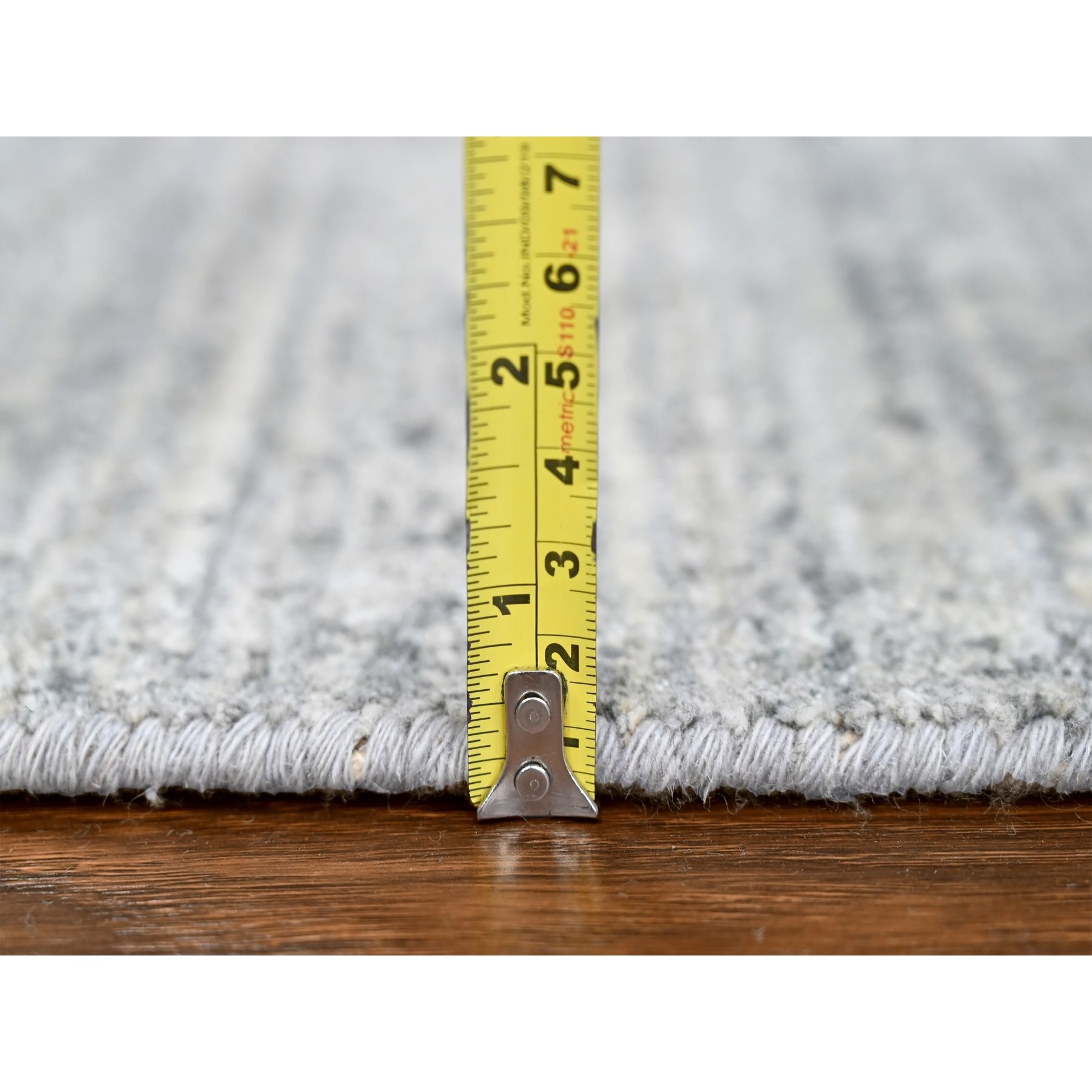 4'2"x6' Misty Gray, Wool and Plant Based Silk, Hand Loomed, Textured Pile, Modern Design, Oriental Rug HR10289 - Image 7
