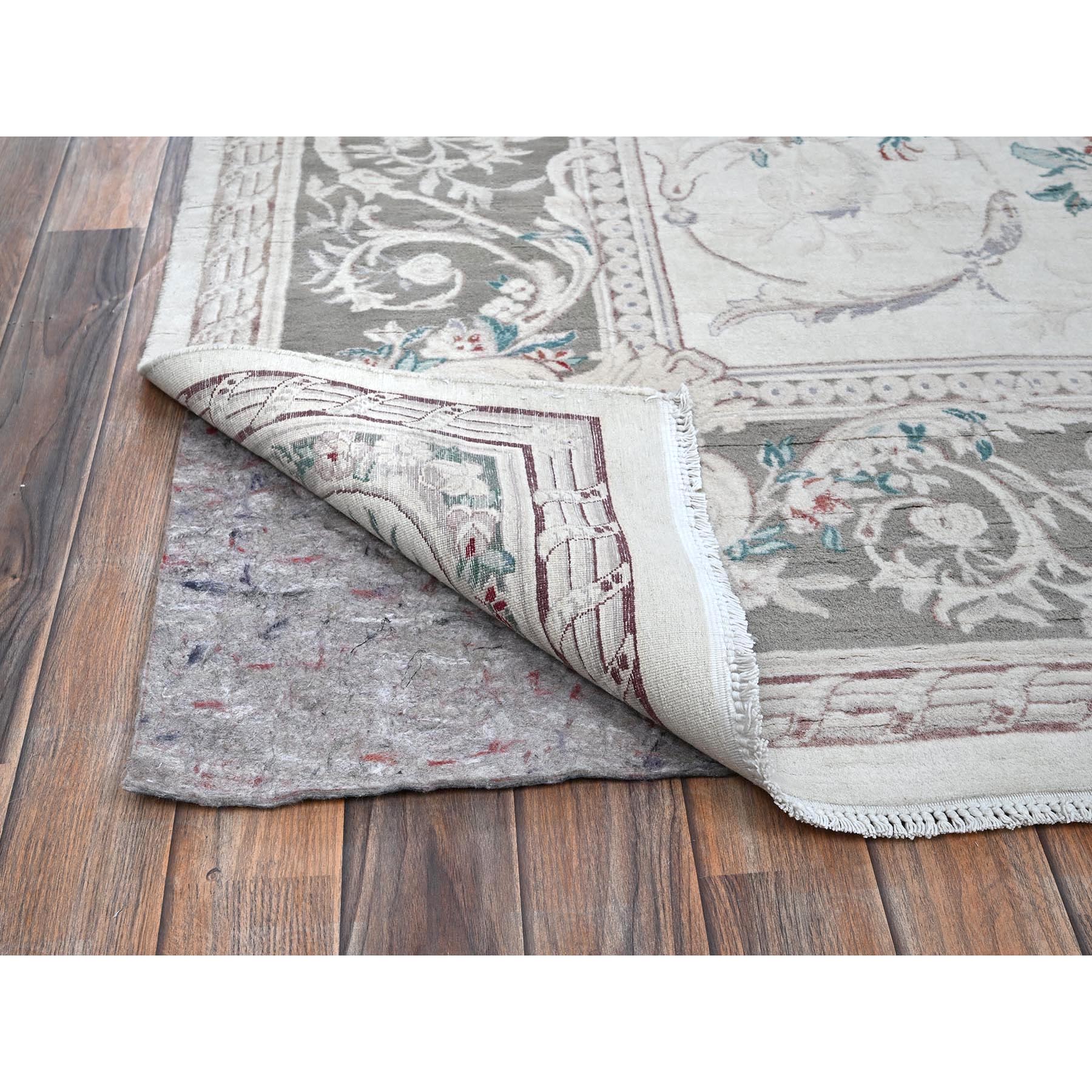 9'x11'9" Daisy White, Washed Out, Aubusson Design, Pak Persian, 300 KPSI, 100% Wool, Hand Knotted, Oriental Rug HR1370 - Image 5