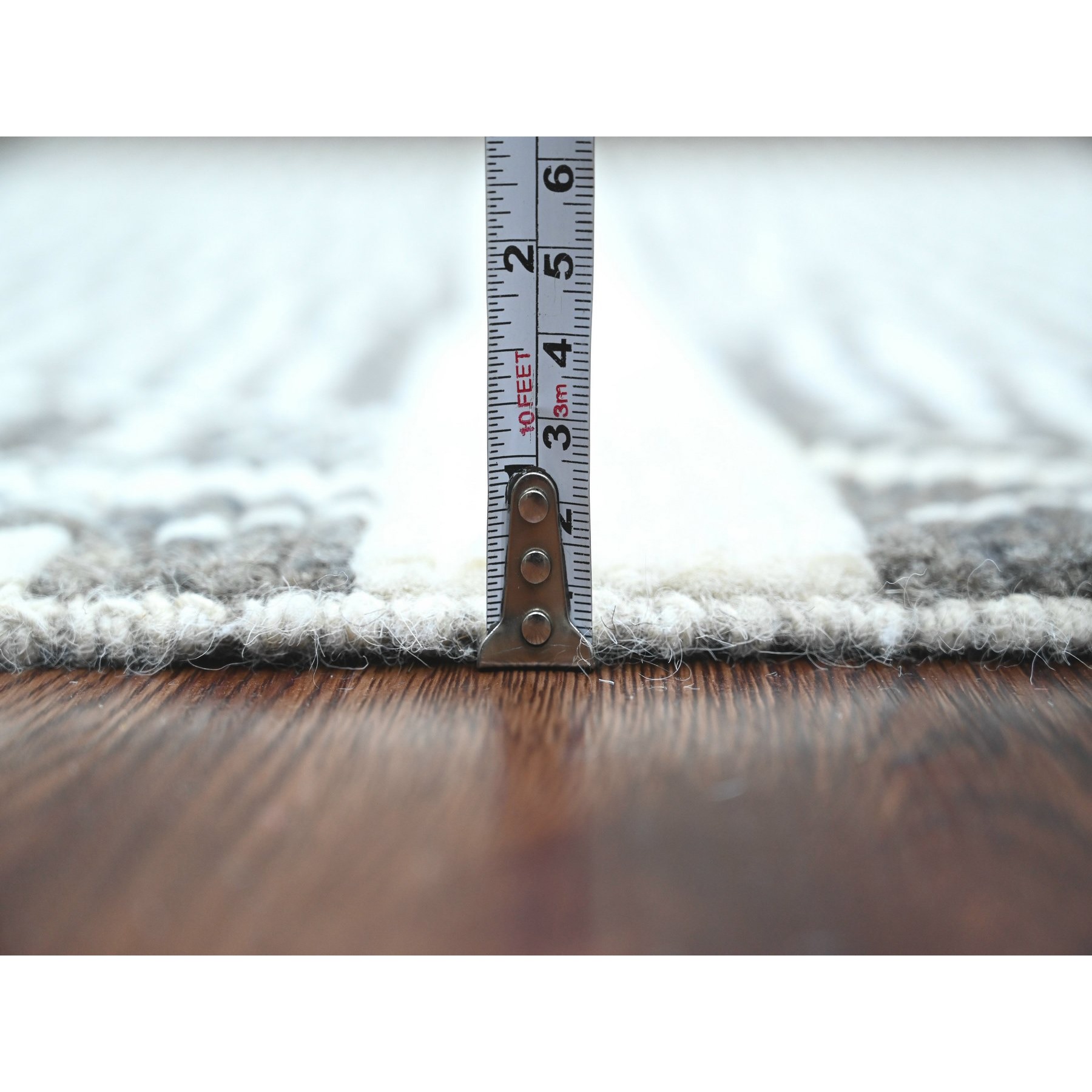 6'1"x9'4" Sonic Gray, Moroccan Weave with Intricate Dark and Light Motif, Hand Knotted, Textured Pile, Soft Wool, Tone on Tone, Oriental Rug HR20422 - Image 5
