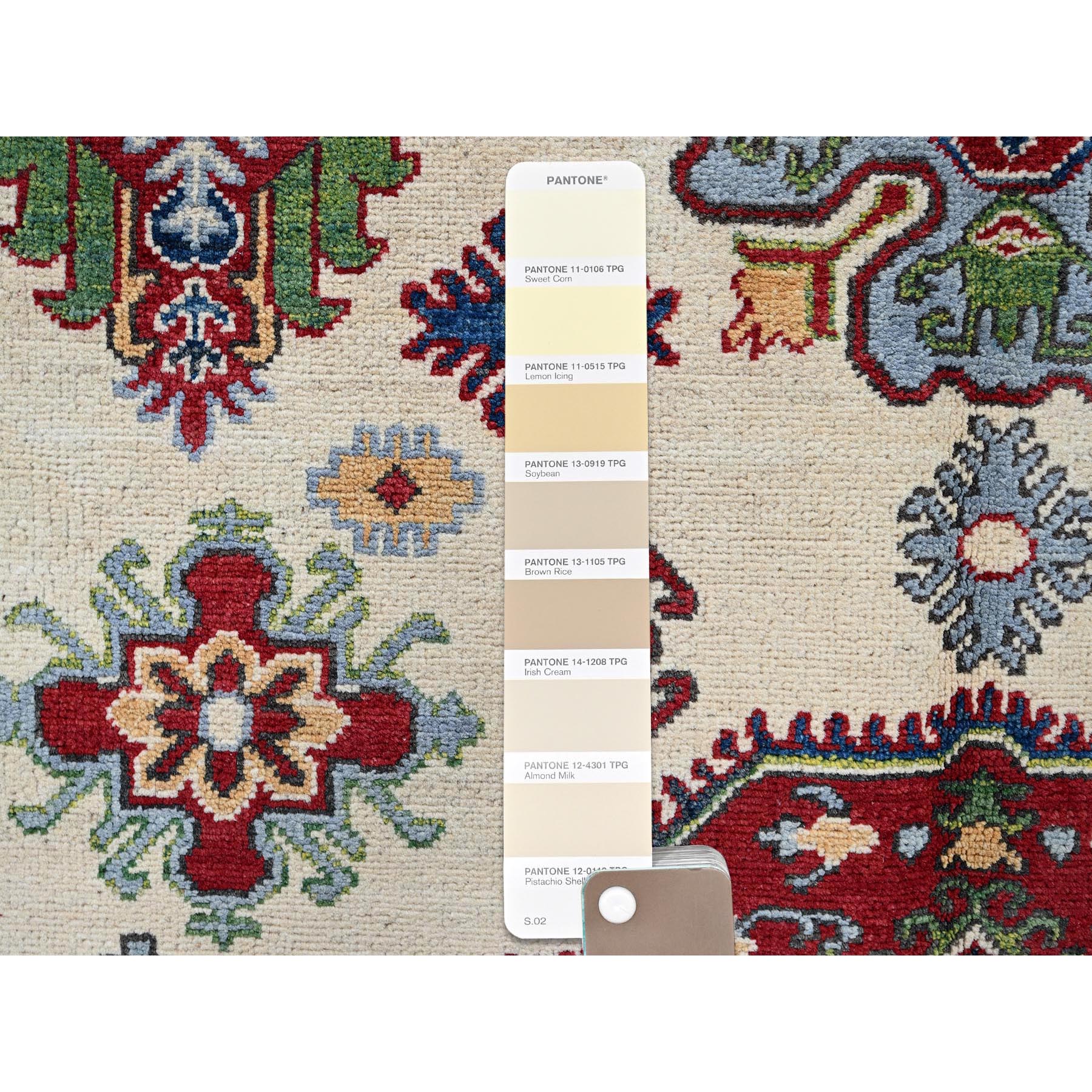 5'x6'6" Chiffon White, Kazak with Geometric Medallions Design, Vegetable Dyes, Hand Knotted, Denser Weave, 100% Wool, Oriental Rug HR332 - Image 4
