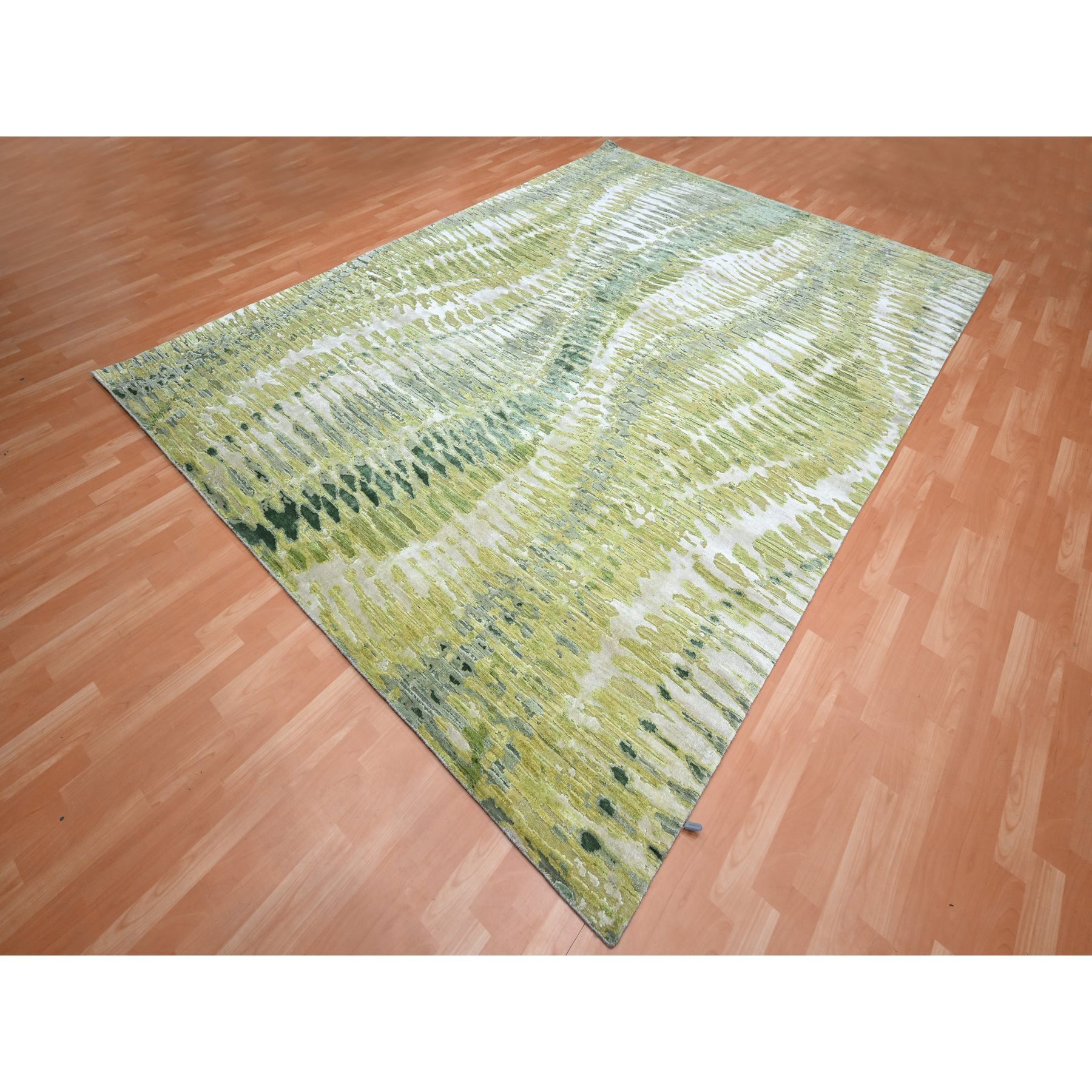 9'x12'2" Shades of Green, Crocodile Safari Design, 100% Silk, Densely Woven, Hand Knotted, Oriental Rug HR75551 - Image 3