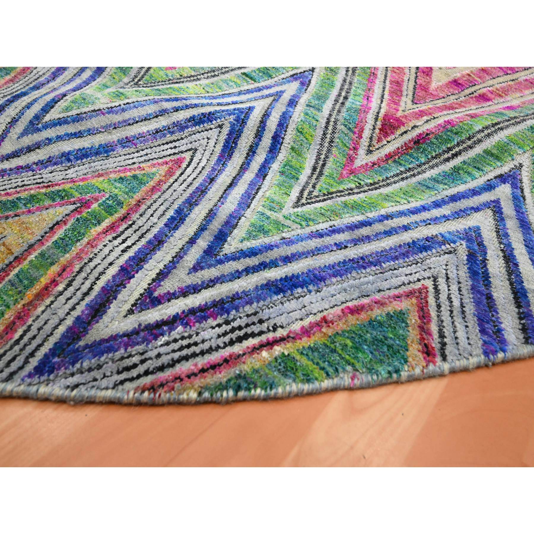 9'10"x9'10" Hot Pink, Colorful Chevron Design, Hand Knotted, Sari Silk with Textured Wool, Round, Oriental Rug HR75568 - Image 6