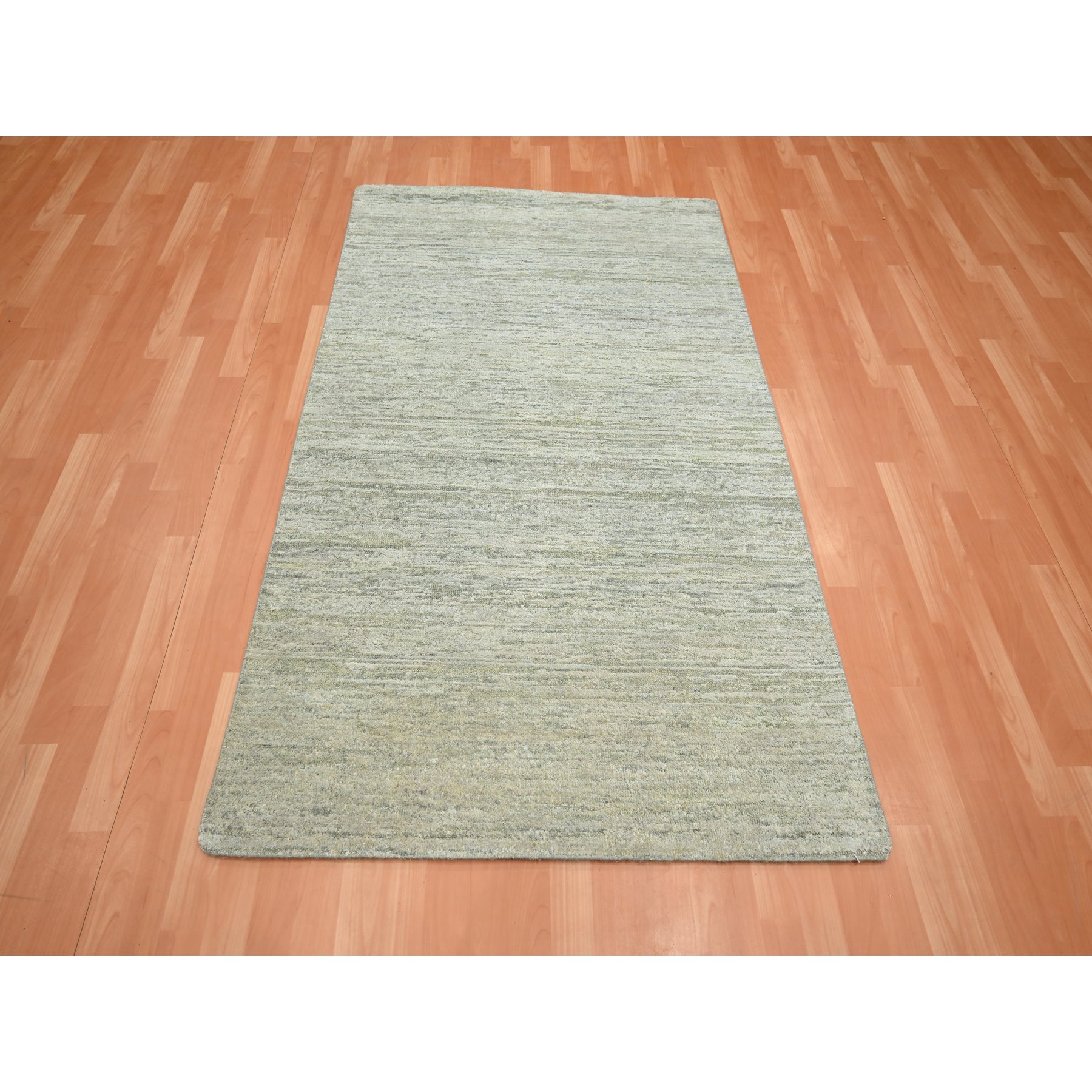 4'x6'1" Laurel Green, Hand Knotted, Plain Solid Design, Soft to the Touch, Pure Silk, Oriental Rug HR75655 - Image 2