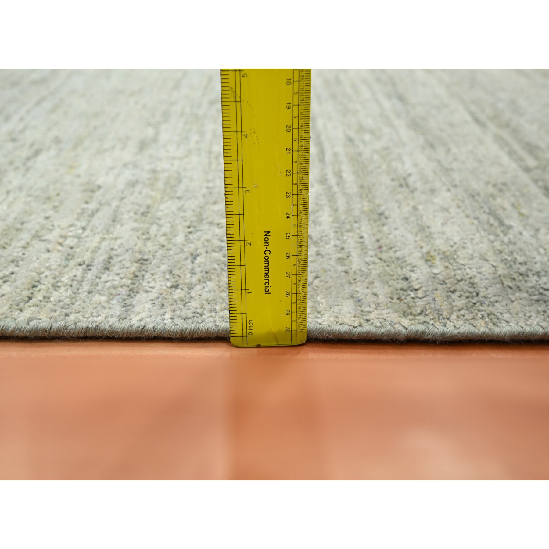 4'x6'1" Laurel Green, Hand Knotted, Plain Solid Design, Soft to the Touch, Pure Silk, Oriental Rug HR75655 - Image 6