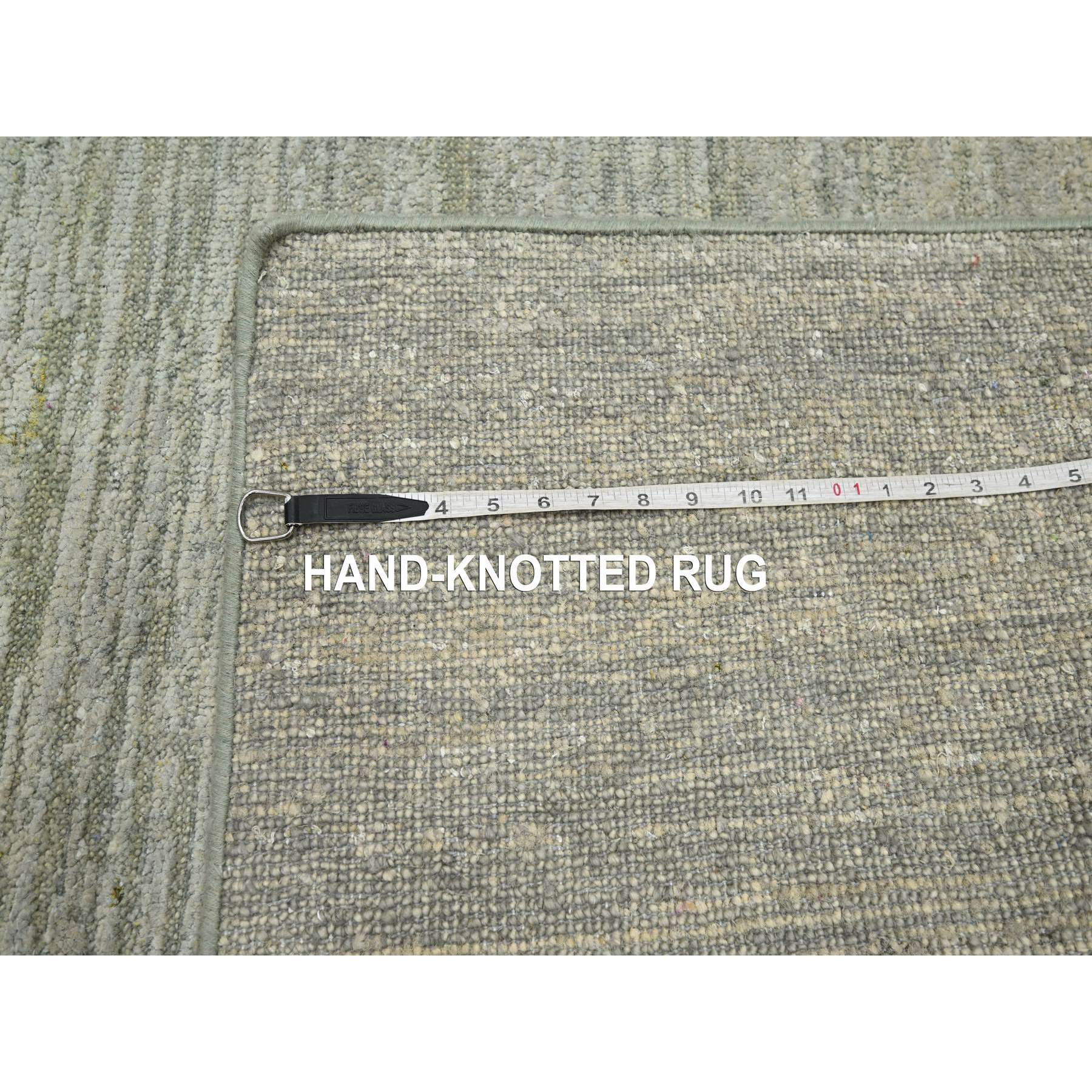 4'x6'1" Laurel Green, Hand Knotted, Plain Solid Design, Soft to the Touch, Pure Silk, Oriental Rug HR75655 - Image 7