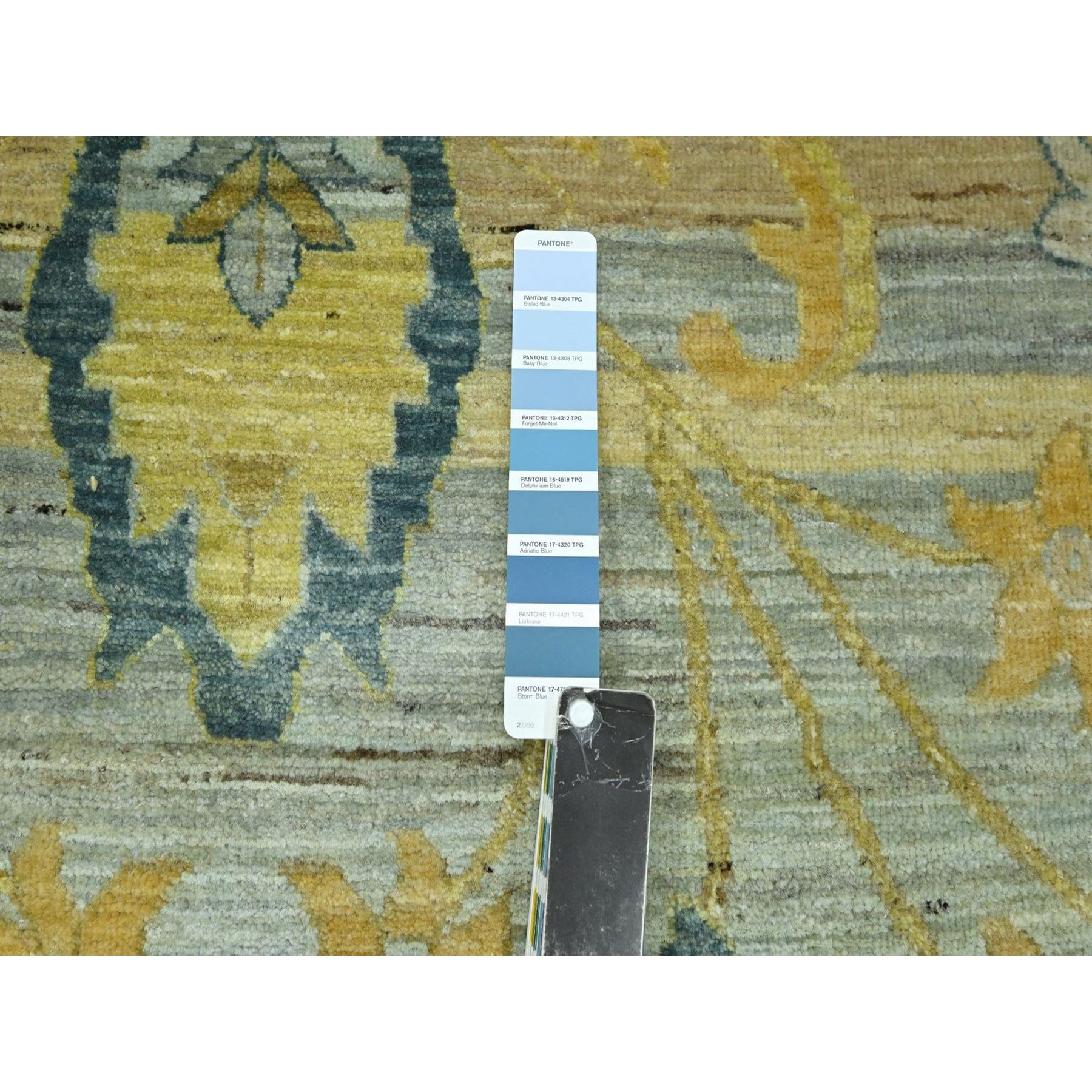 9'1"x12'1" Pastel Gray with Touches of Gold, Antiqued Persian Bijar Garus Design, Distinct Abrash, Hand Knotted, 100% Wool, Vegetable Dyes, Oriental Rug HR76687 - Image 7