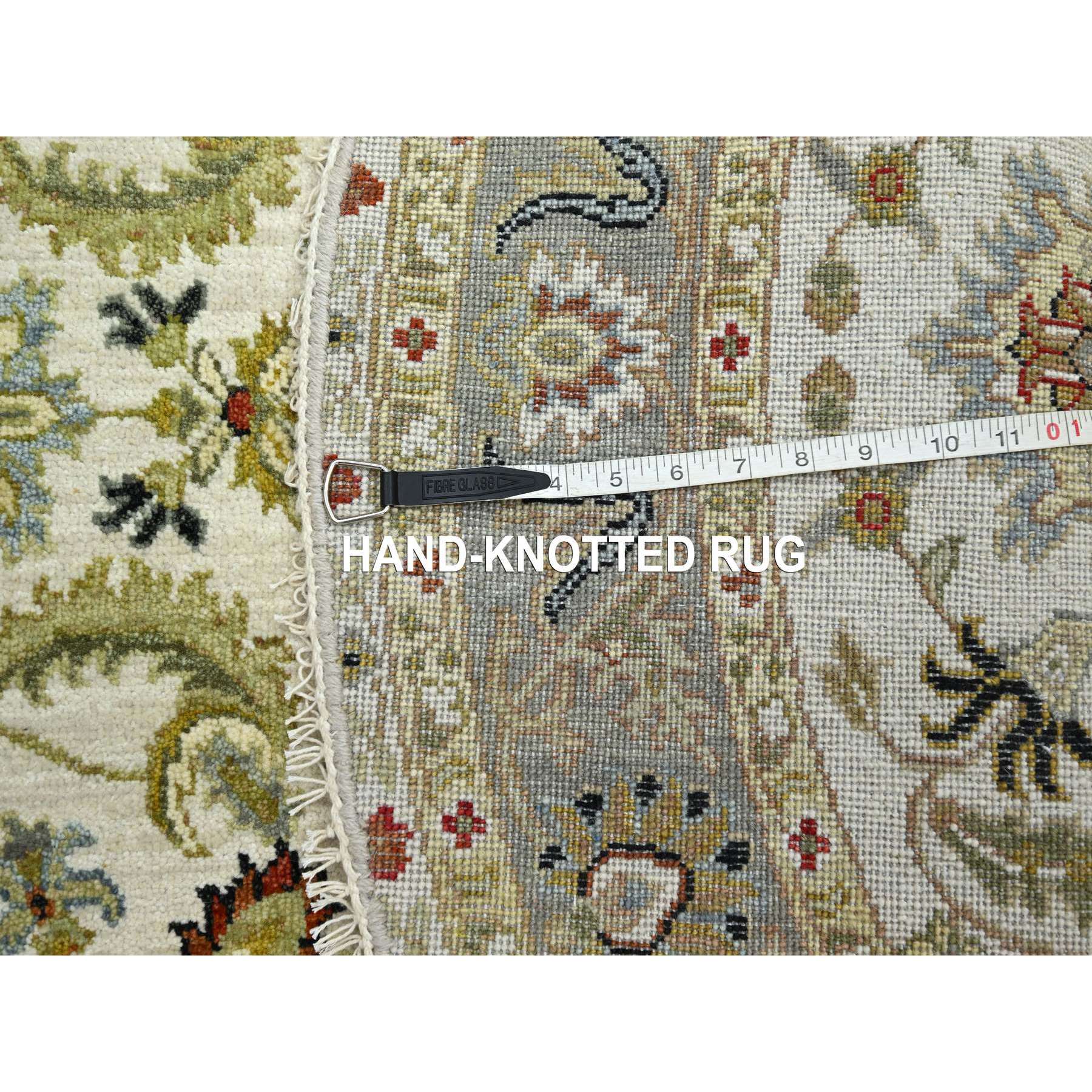 4'2"x4'2" Chiffon White, Agra with Ziegler Design, Pure Wool, Hand Knotted, Natural Dyes, Round, Oriental Rug HR83211 - Image 7
