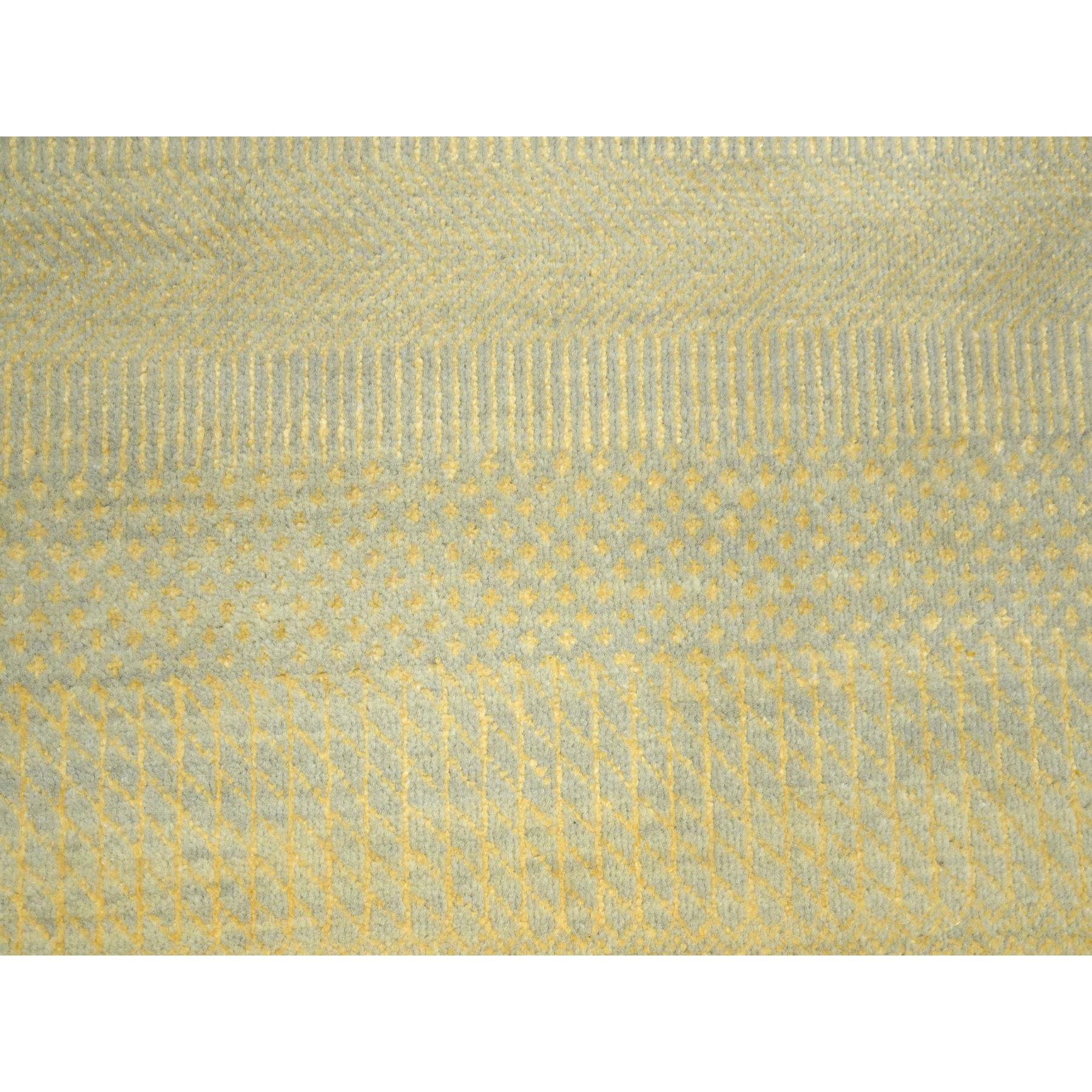 7'10"x7'10" Golden Yellow, Modern Grass Design, Hand Knotted, Wool and Silk, Lush and Plush, Tone on Tone, Denser Weave, Round, Oriental Rug HR83212 - Image 8