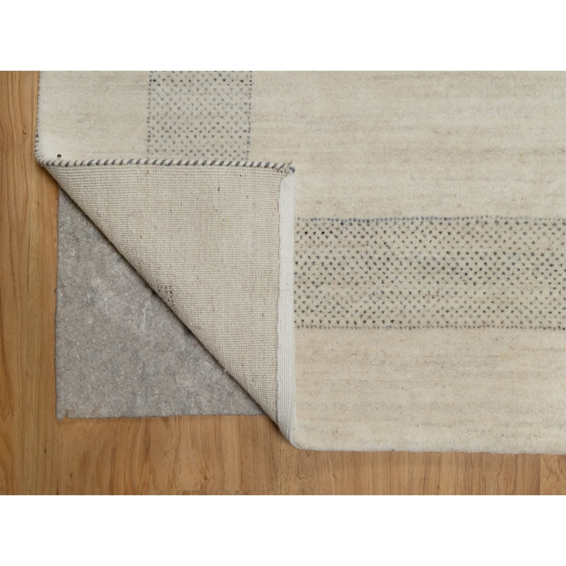 8'1"x10' Whisper White, Modern, Lori Buft Gabbeh with Small Animal Figurines, Soft Wool, Hand Knotted, Thick and Plush, Oriental Rug HR91342 - Image 4