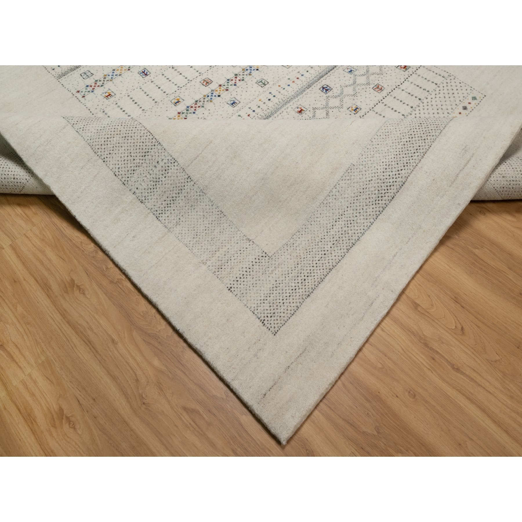 8'1"x10' Whisper White, Modern, Lori Buft Gabbeh with Small Animal Figurines, Soft Wool, Hand Knotted, Thick and Plush, Oriental Rug HR91342 - Image 6