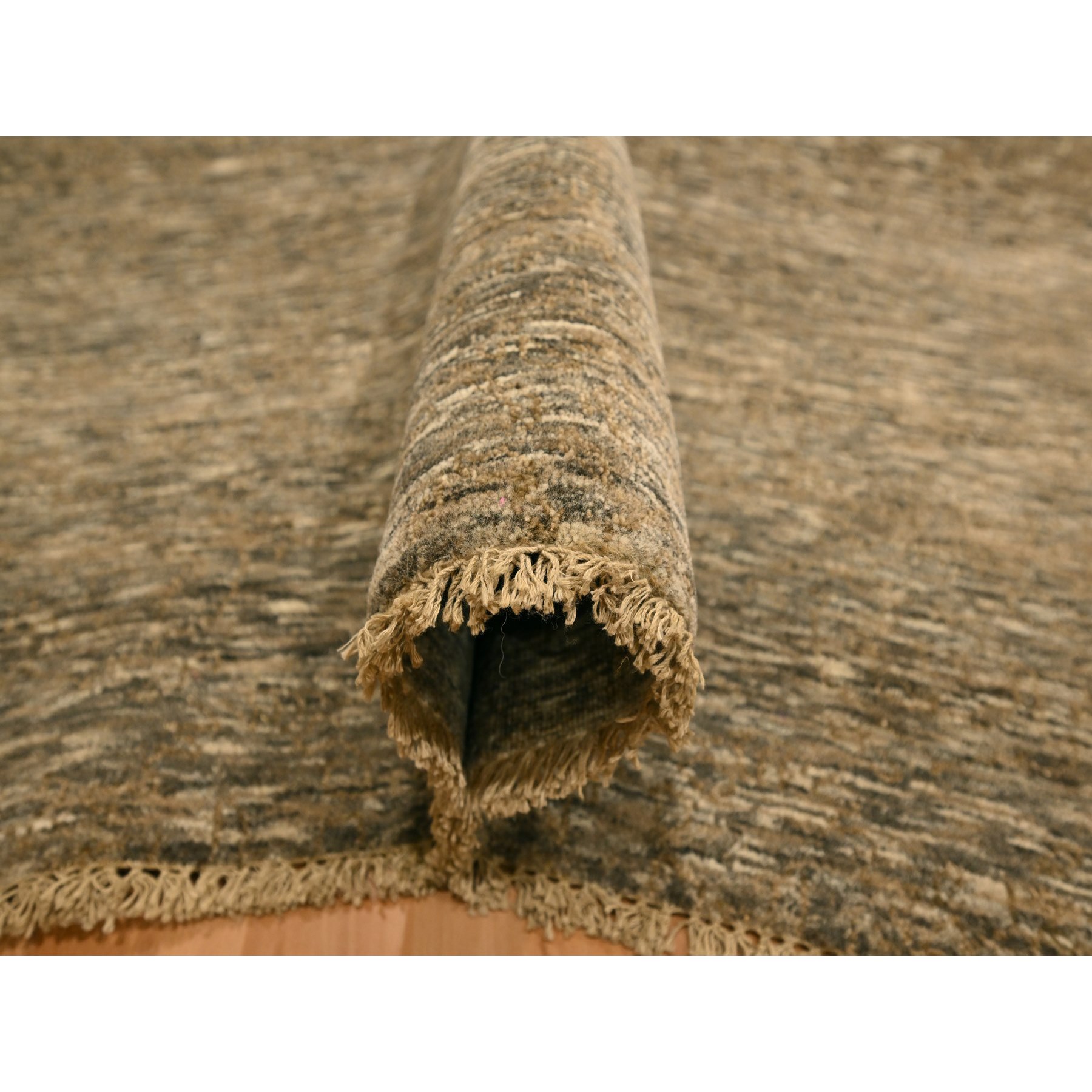 7'6"x10' Bison Brown, Modern Grass Design with Distinct Abrash, Undyed Natural Wool, Tone on Tone, Hand Knotted, Oriental Rug HR76196 - Image 5