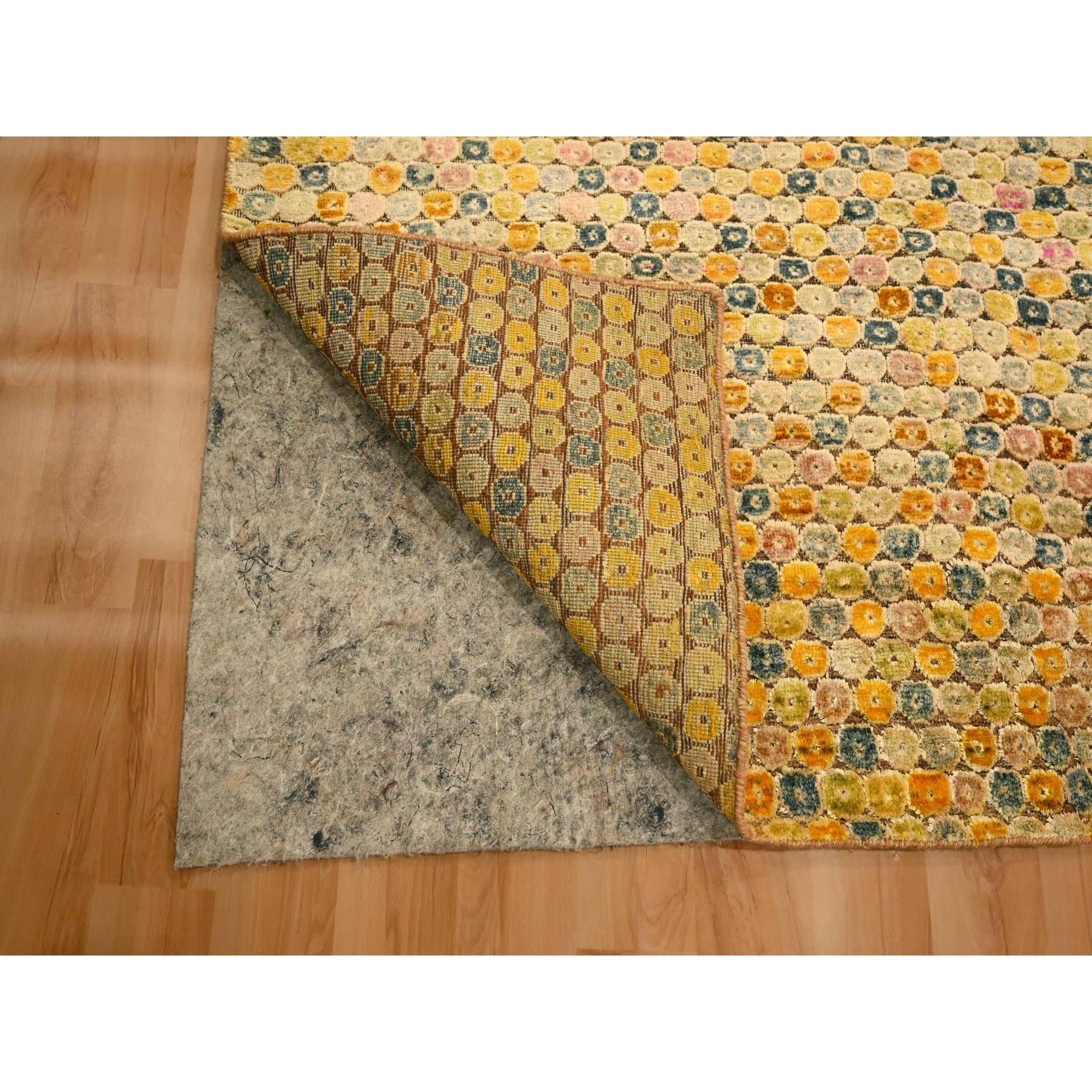 8'10"x12'2" Amber Gold, THE BUTTONS, Sari Silk, Hand Knotted, Soft to the Touch, Oriental Rug HR76201 - Image 4