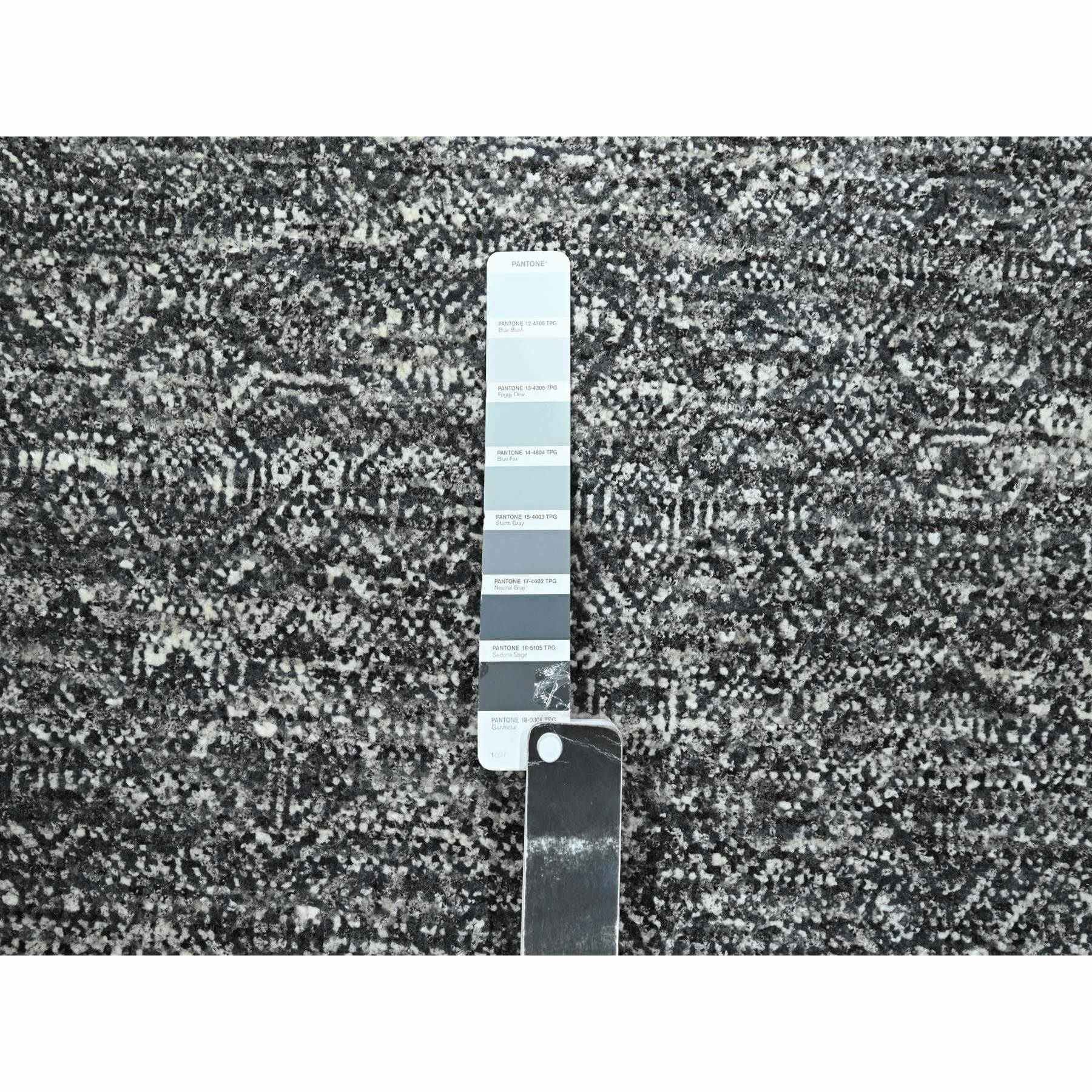 2'7"x9'10" Pebble Gray, Kohinoor Herat with Small Geometric Repetitive Diamond Design, Tone On Tone, Soft Wool, Hand Knotted, Runner, Oriental Rug HR76412 - Image 4