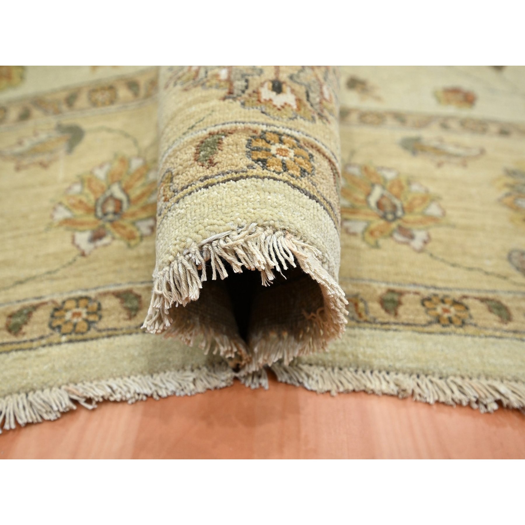 7'3"x9'3" Linen White, Hand Knotted, Agra with Ziegler Design, All Over Leaf Pattern, Zero Pile, Pure Wool, Oriental Rug HR76371 - Image 5