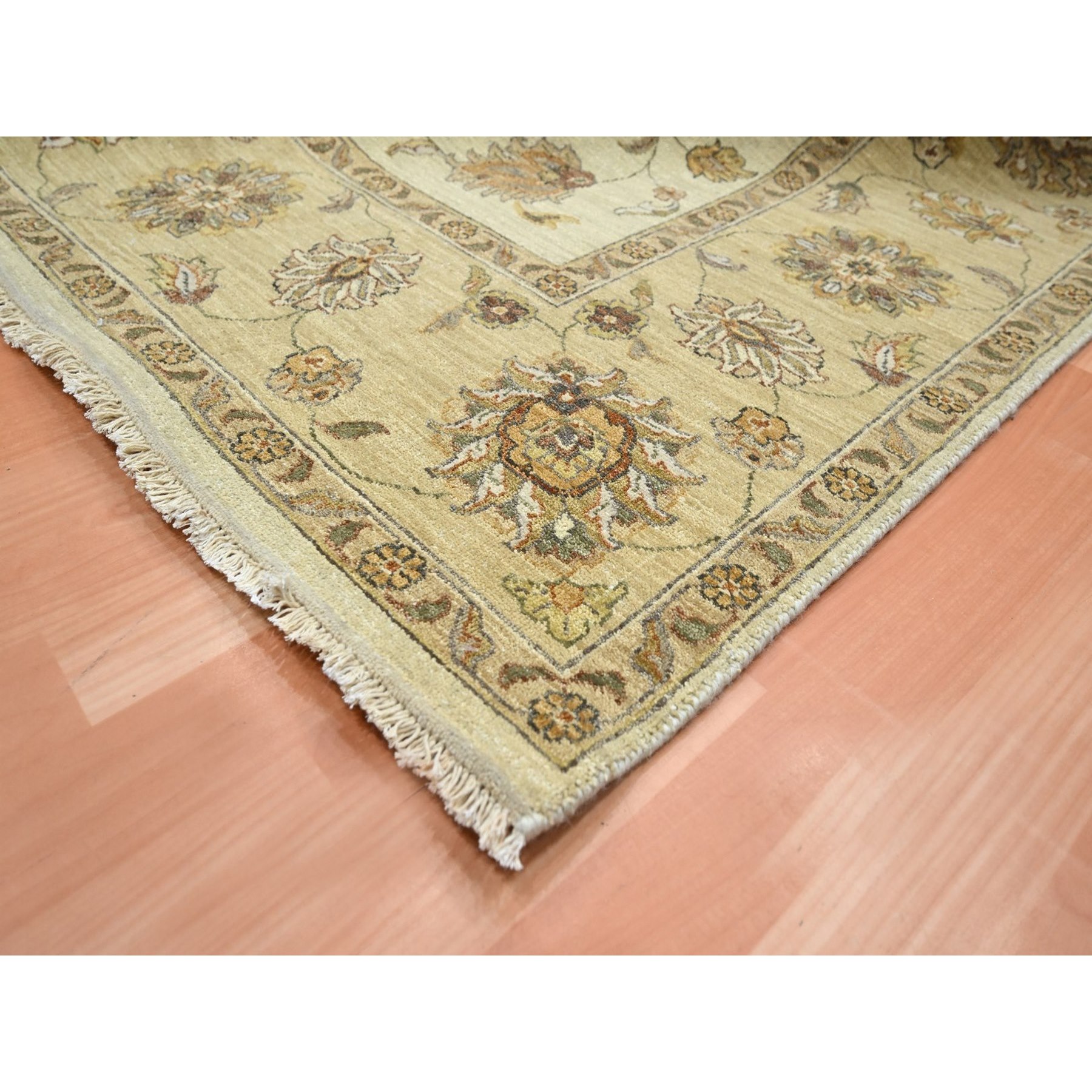 7'3"x9'3" Linen White, Hand Knotted, Agra with Ziegler Design, All Over Leaf Pattern, Zero Pile, Pure Wool, Oriental Rug HR76371 - Image 6