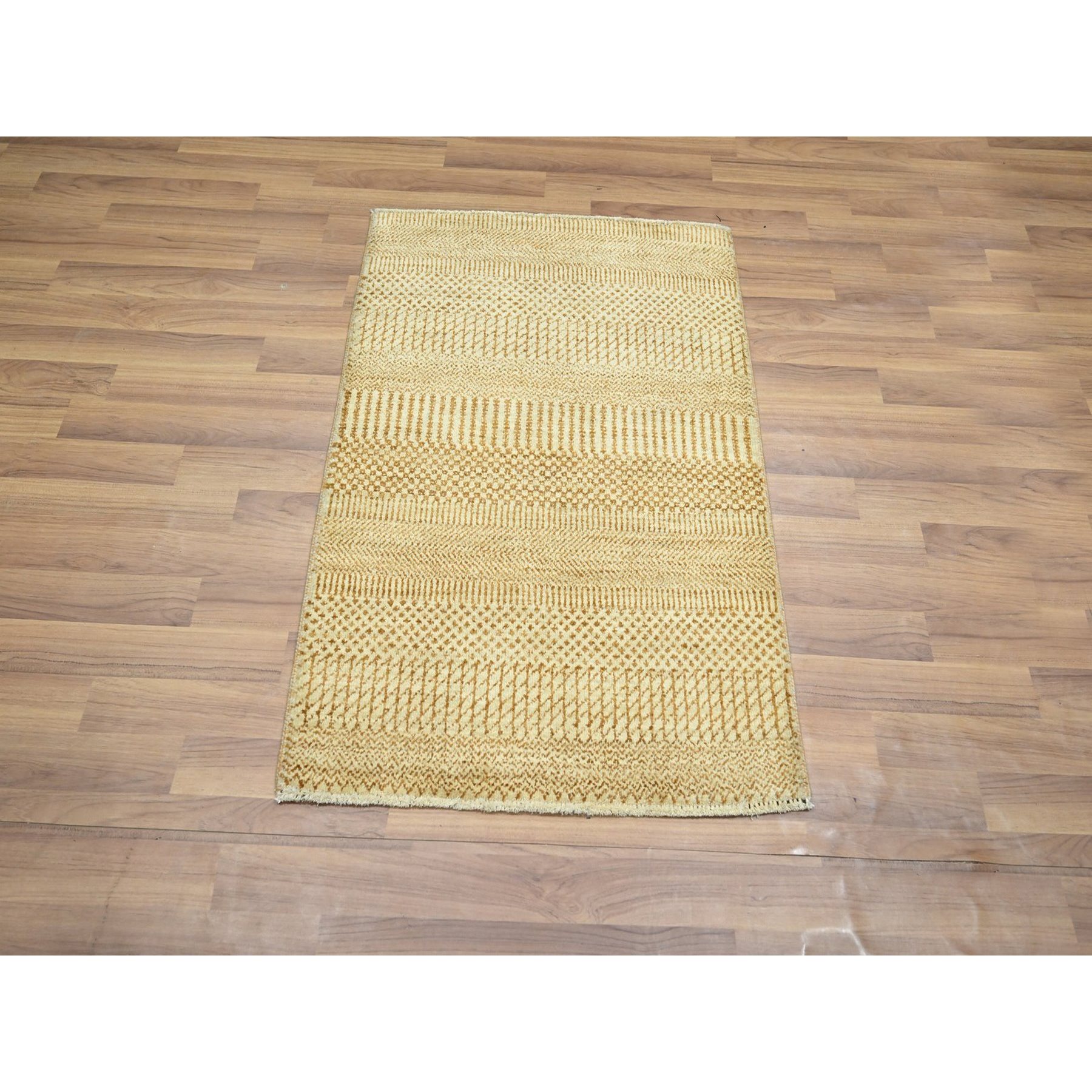 2'x3' Beige, Hand Knotted, Modern Grass Design, Wool with touch of Silk, Tone on Tone, Lush and Plush, Sample, Mat, Oriental Rug HR76643 - Image 2