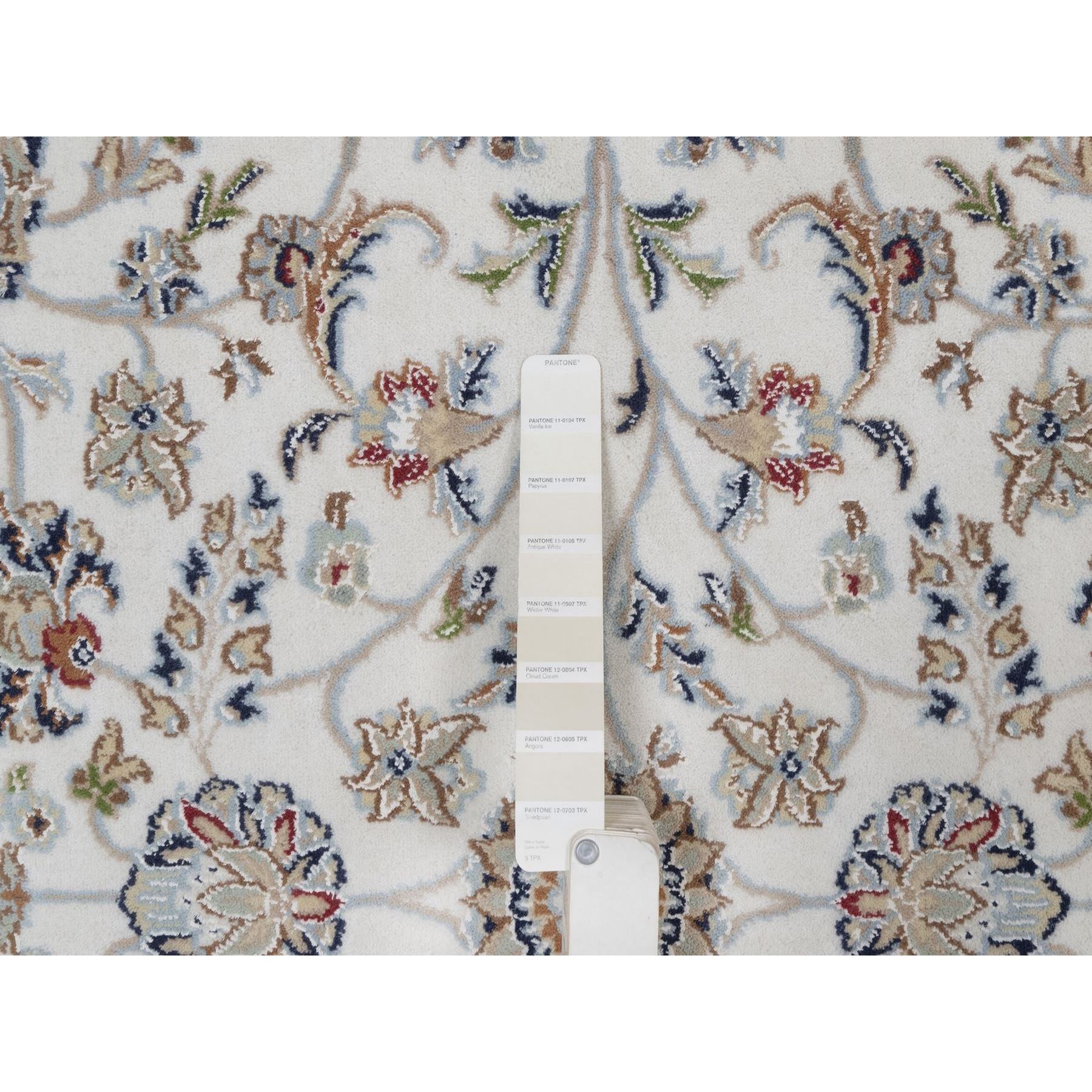 6'2"x6'2" Daisy White, 250 KPSI, Nain with All Over Flower Design, Wool and Silk, Soft Pile, Hand Knotted, Round, Oriental Rug HR91581 - Image 4