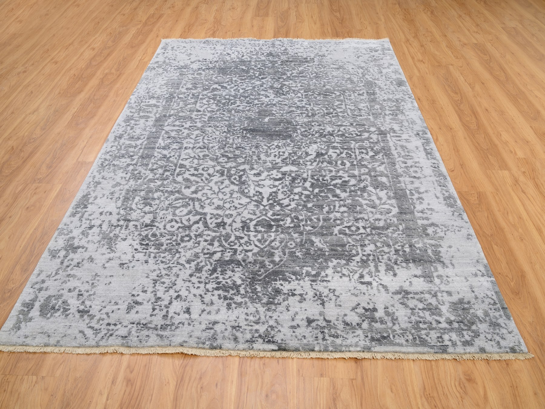 6'1"x9'2" Grey Broken Persian Design Wool And Pure Silk Hand Knotted Oriental Rug HR62094 - Image 3