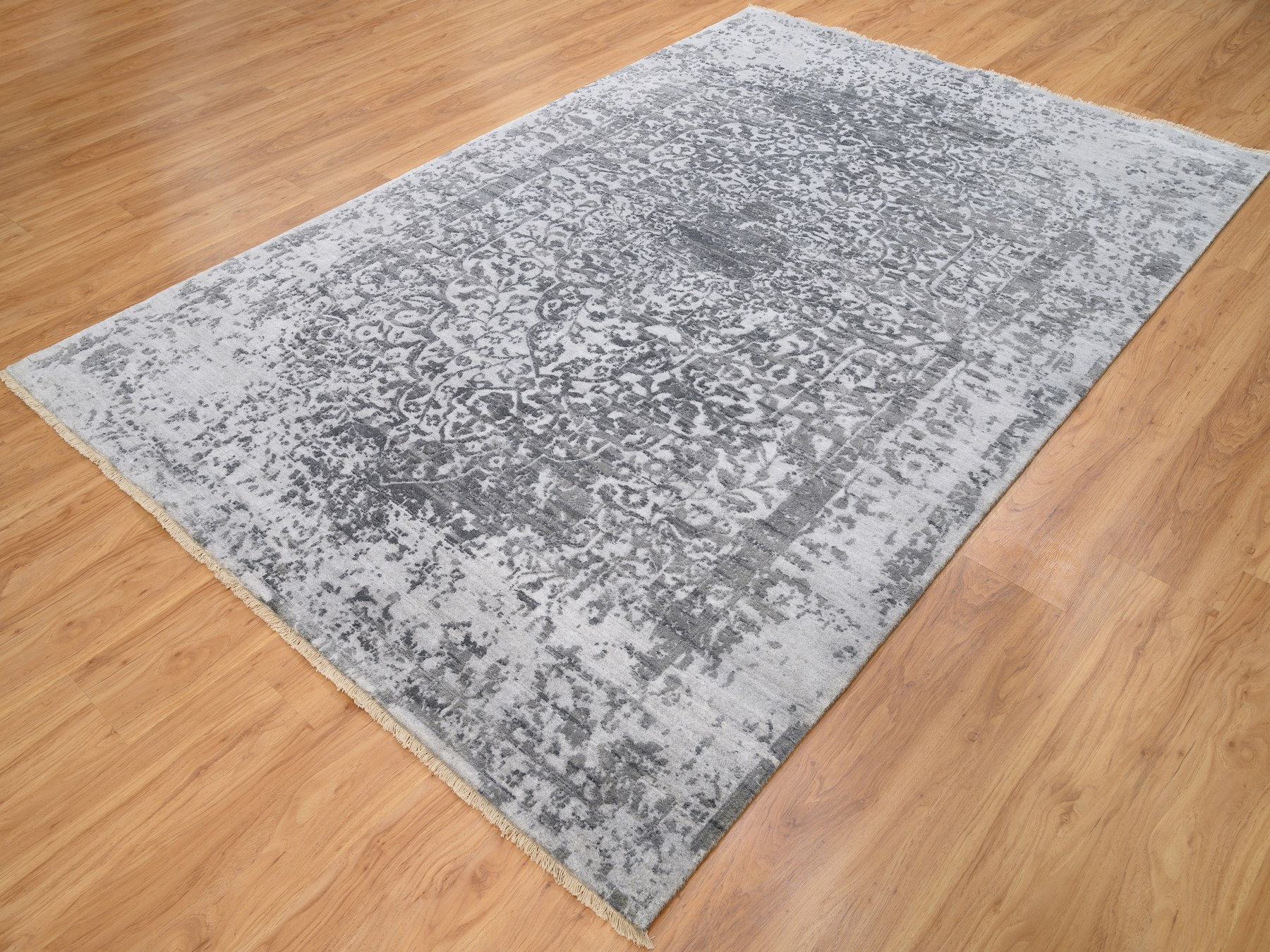 6'1"x9'2" Grey Broken Persian Design Wool And Pure Silk Hand Knotted Oriental Rug HR62094 - Image 4