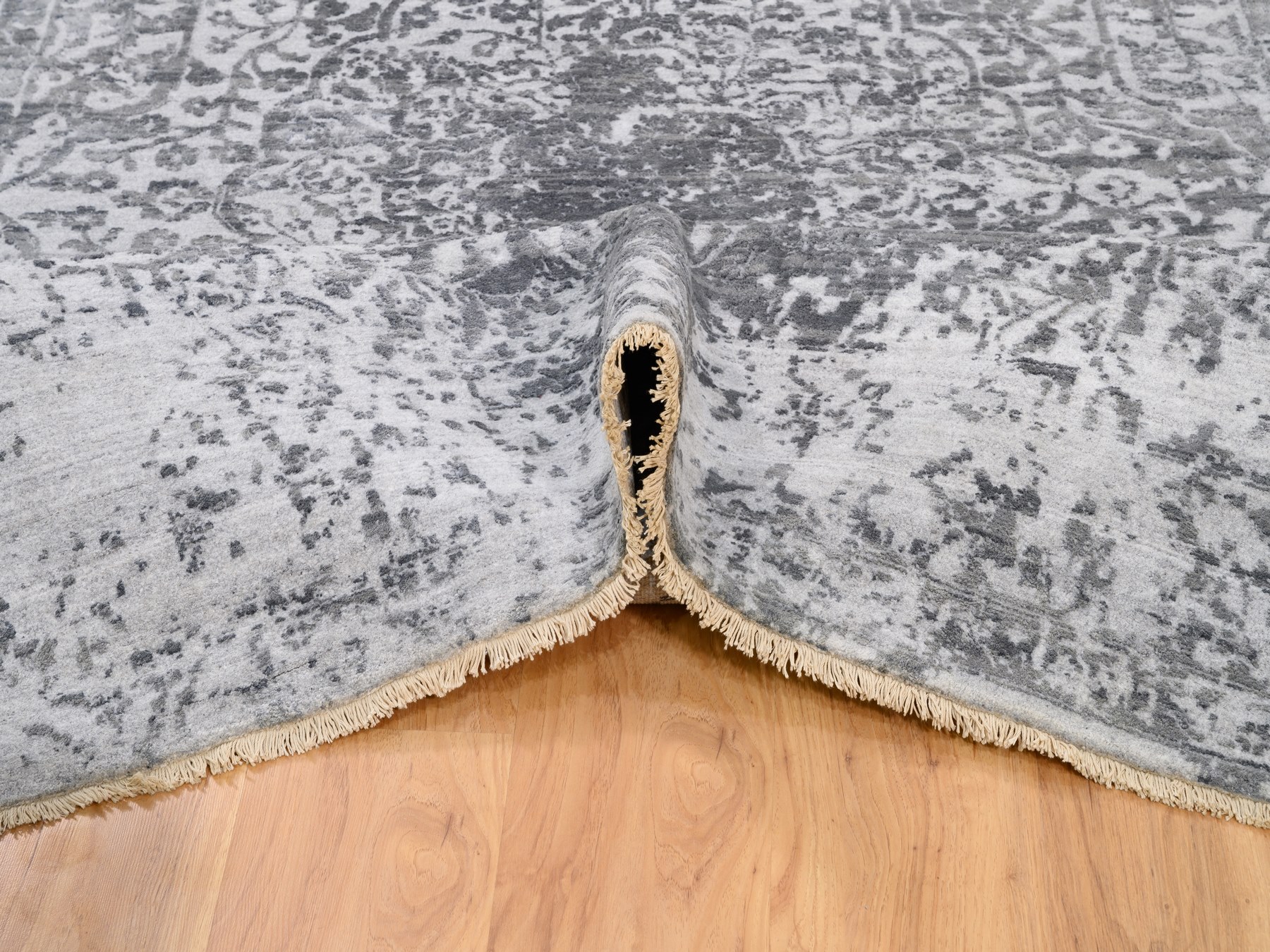 6'1"x9'2" Grey Broken Persian Design Wool And Pure Silk Hand Knotted Oriental Rug HR62094 - Image 6