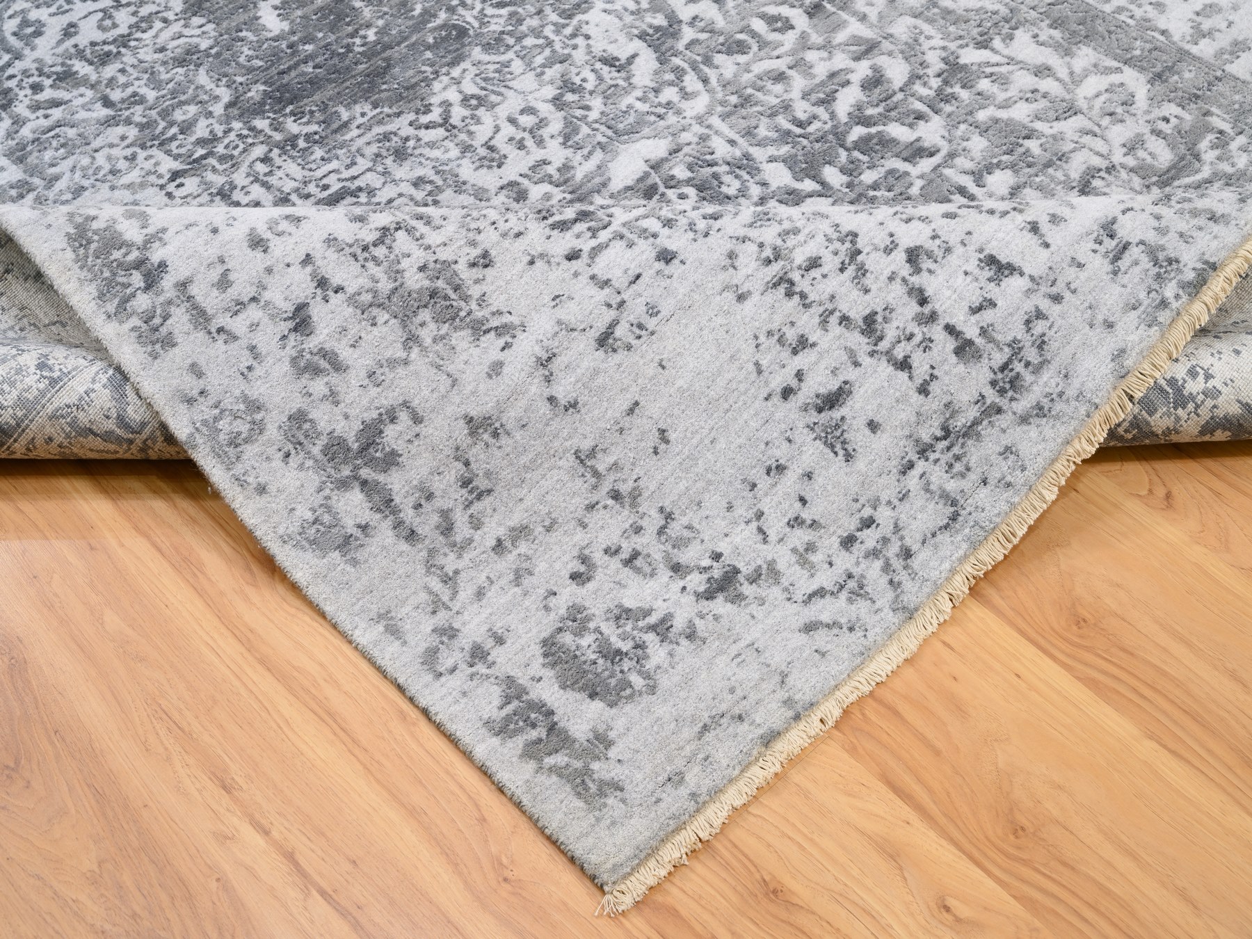6'1"x9'2" Grey Broken Persian Design Wool And Pure Silk Hand Knotted Oriental Rug HR62094 - Image 7