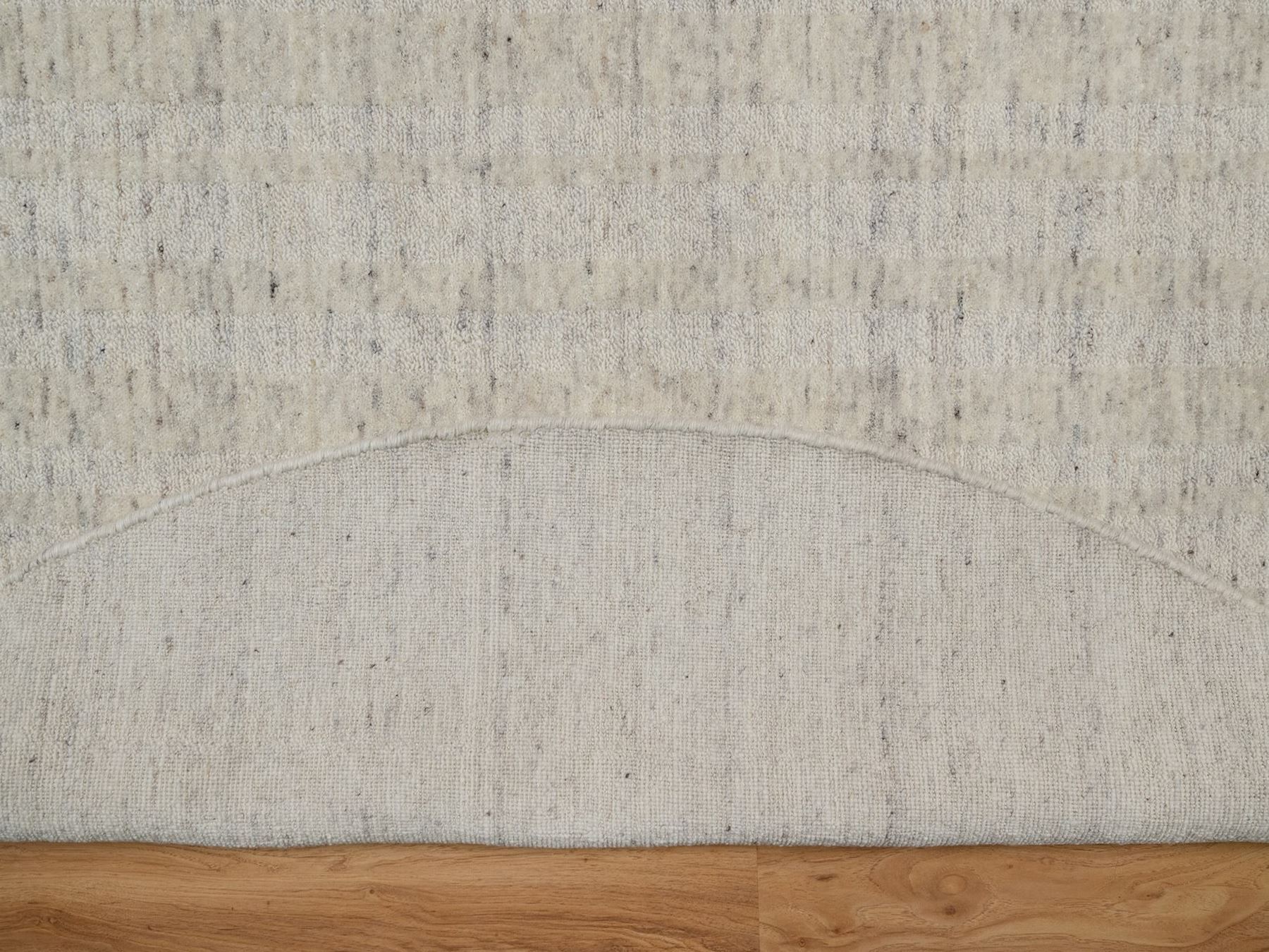 8'x8' Chiffon White, Undyed Natural Wool, Vertical Stripes Design with Salt and Pepper Effect, Hand Loomed, Round, Oriental Rug HR91680 - Image 4