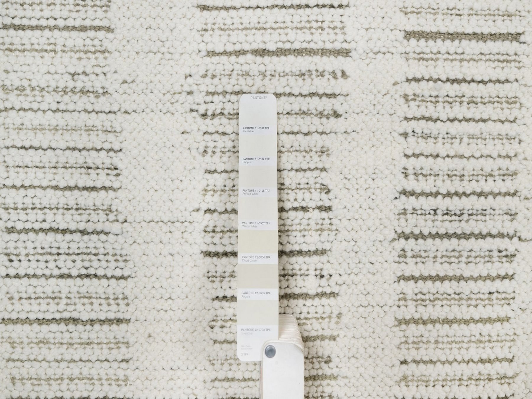 2'6"x10' Papyrus White, Hand Woven, Flat Weave with Textured Pile, Undyed Natural Wool, Runner, Oriental Rug HR91727 - Image 4