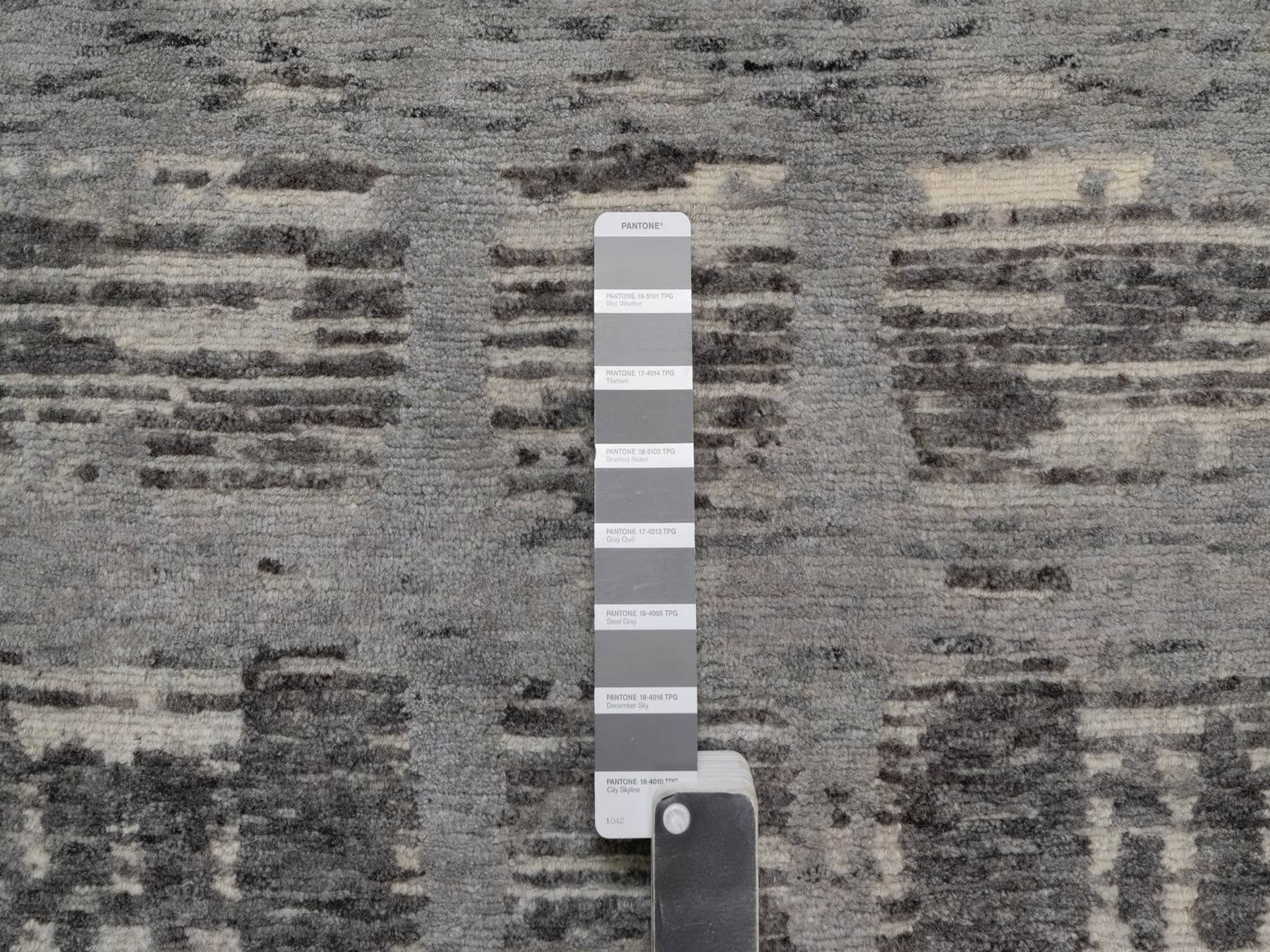 2'6"x8' Sonic Gray, Modern Criss Cross Erased Design, Hand Knotted, Hand Spun Undyed Natural Wool, Runner, Oriental Rug HR91818 - Image 4