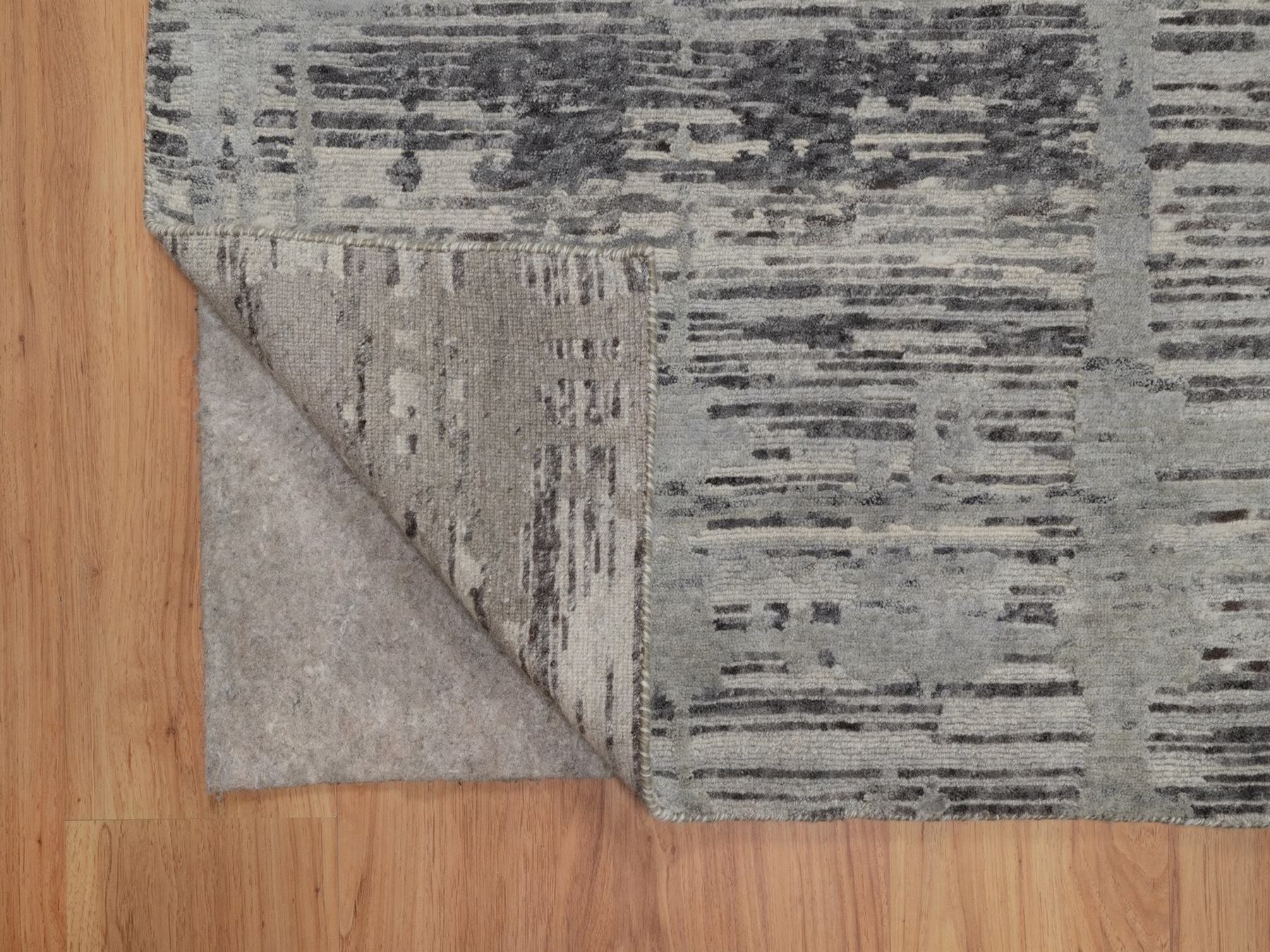 5'x7' Mirage Gray, Modern Criss Cross Erased Design, Hand Spun Undyed Natural Wool, Hand Knotted, Oriental Rug HR91833 - Image 3