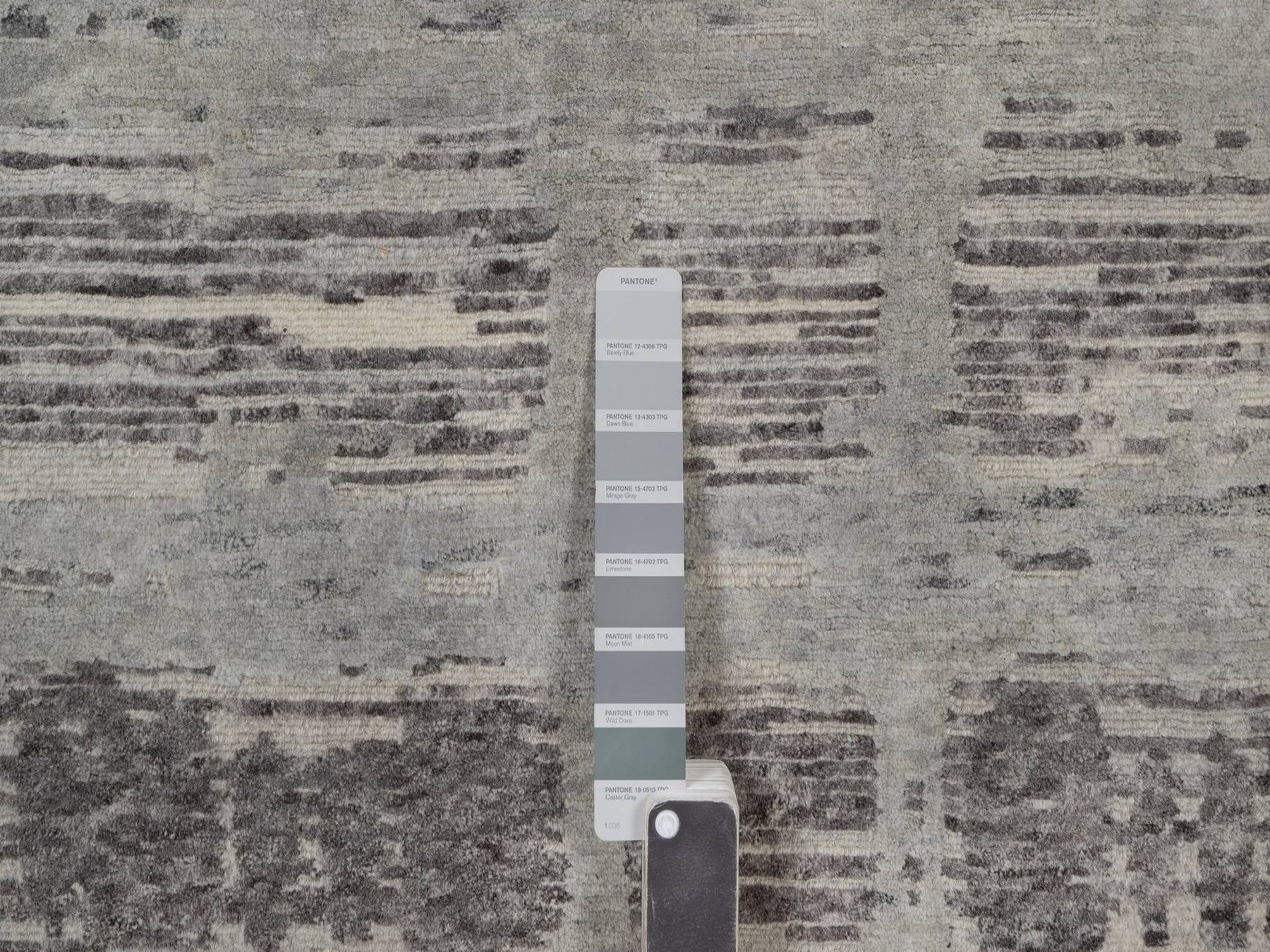 5'x7' Mirage Gray, Modern Criss Cross Erased Design, Hand Spun Undyed Natural Wool, Hand Knotted, Oriental Rug HR91833 - Image 4