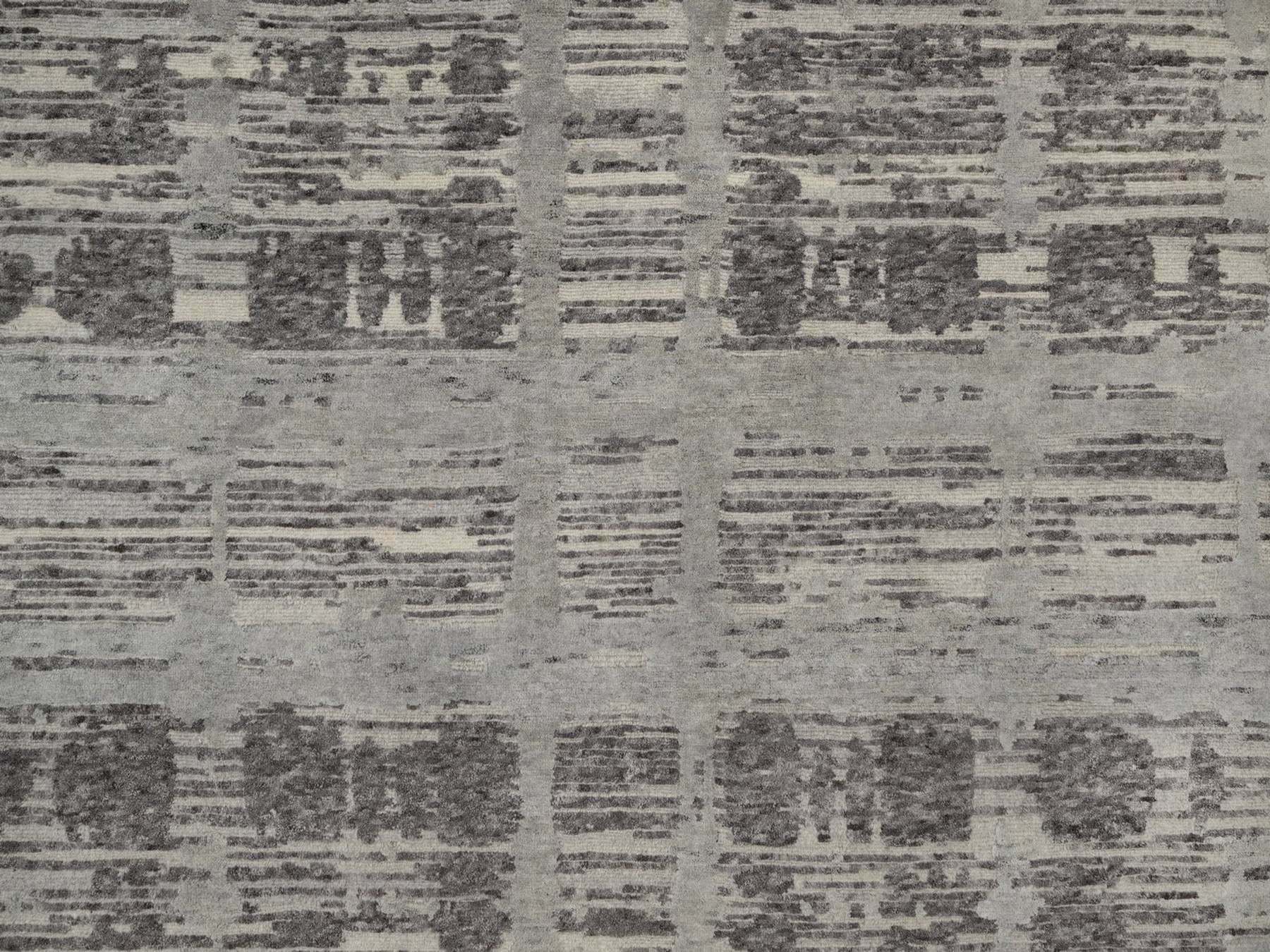 5'x7' Mirage Gray, Modern Criss Cross Erased Design, Hand Spun Undyed Natural Wool, Hand Knotted, Oriental Rug HR91833 - Image 5