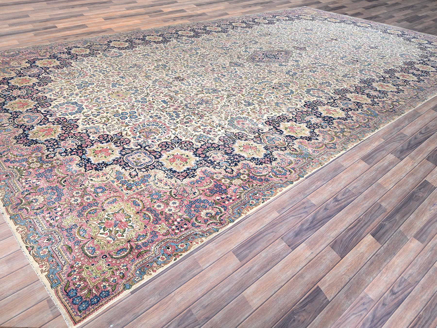 11'9"x23' Floral White, Vintage Persian Kerman, Good Condition, Clean and Soft, Even Wear, Long and Narrow, 100% Wool, Hand Knotted, XL, Oversized, Oriental Rug HR2046 - Image 3