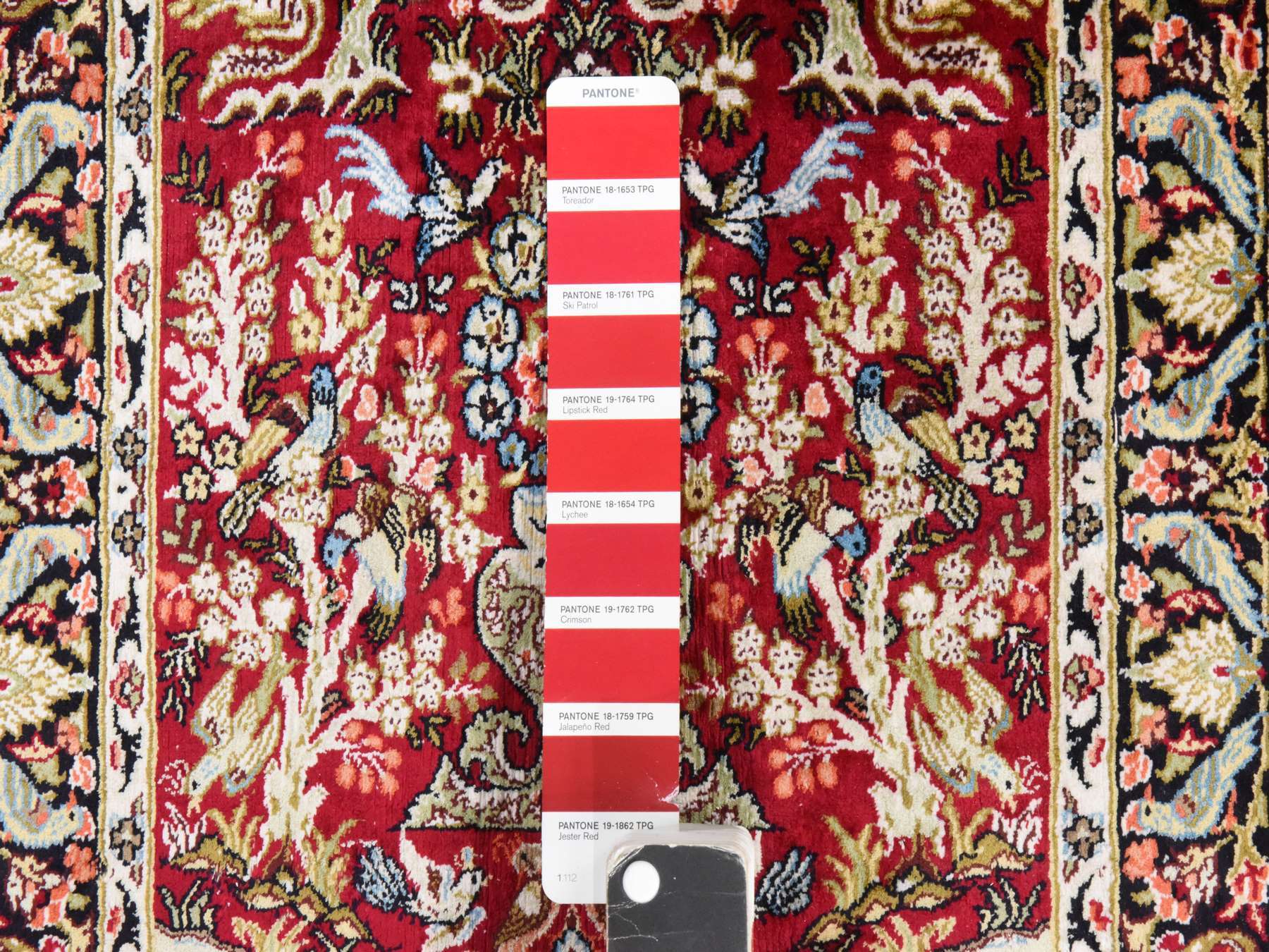 1'7"x2' Crimson Red, Super Fine Sino Persian, Pure Silk, 400 KPSI, Vase Design, Hand Knotted, Mat, Oriental Rug HR78511 - Image 2