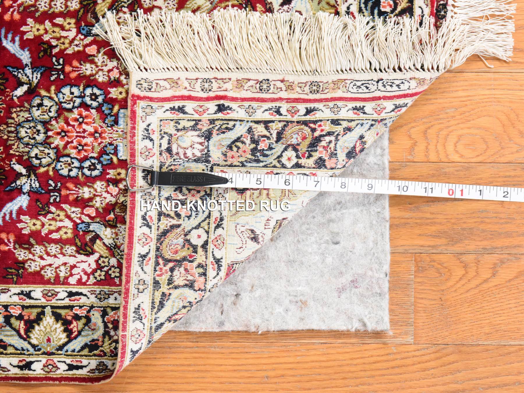 1'7"x2' Crimson Red, Super Fine Sino Persian, Pure Silk, 400 KPSI, Vase Design, Hand Knotted, Mat, Oriental Rug HR78511 - Image 3