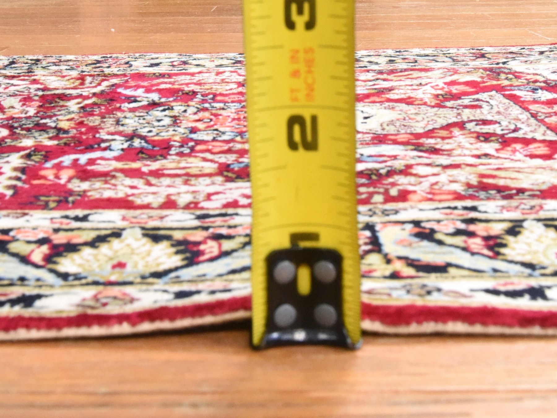 1'7"x2' Crimson Red, Super Fine Sino Persian, Pure Silk, 400 KPSI, Vase Design, Hand Knotted, Mat, Oriental Rug HR78511 - Image 4