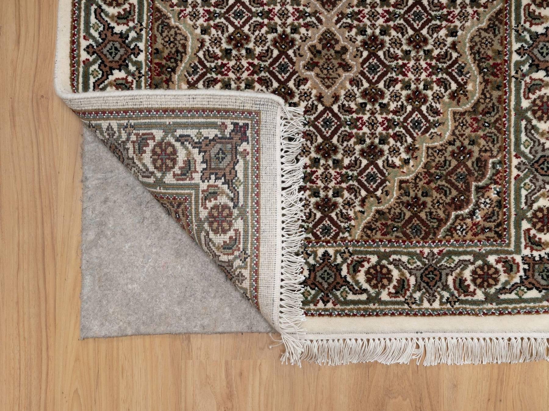 2'9"x8'1" Ivory, 100% Wool, Hand Knotted, Tabriz Mahi with Fish Medallion Design, 175 KPSI, Runner, Oriental Rug HR91975 - Image 3