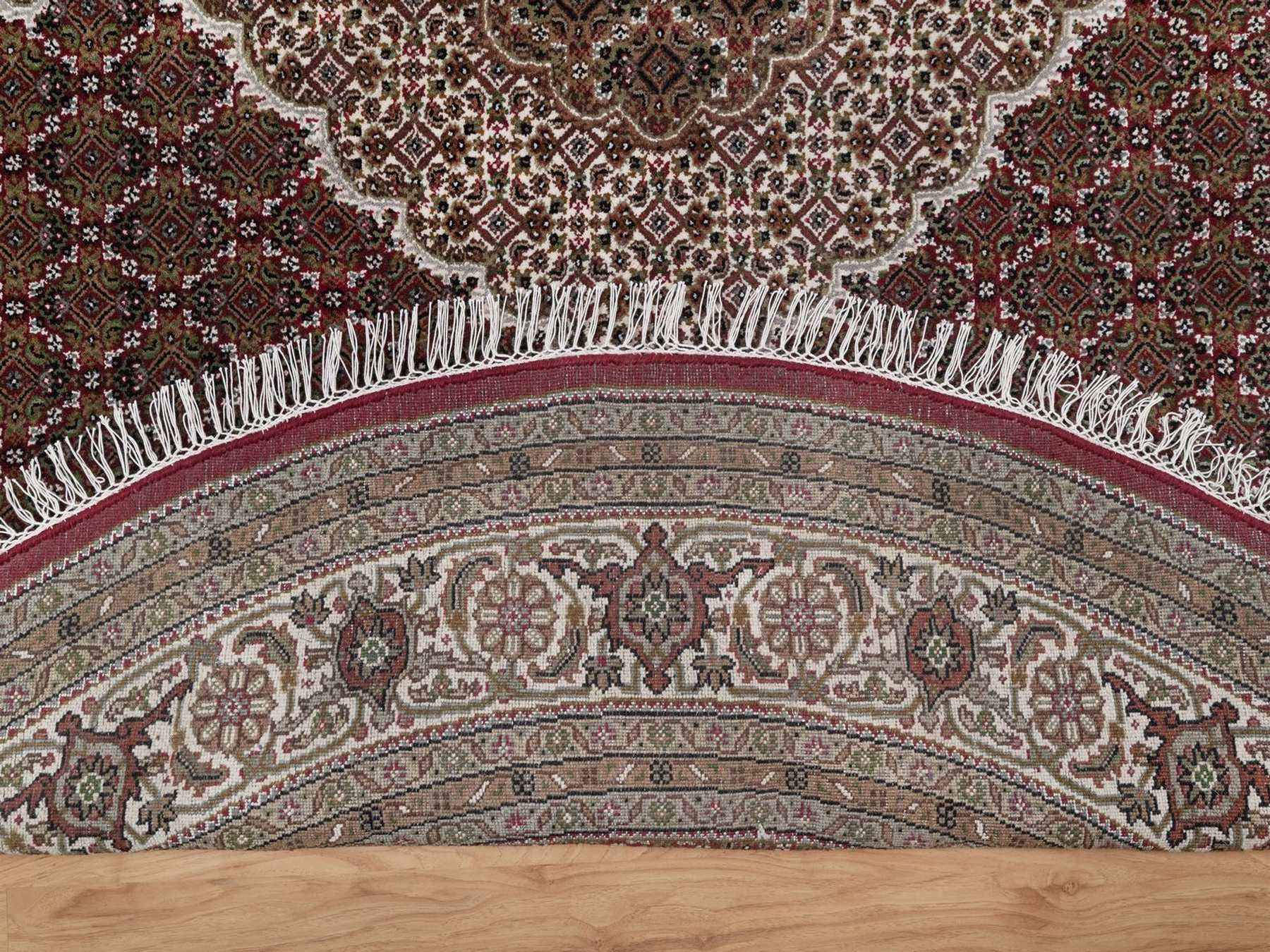 8'x8' Crimson Red, Tabriz Mahi with Fish Medallion Design, Pure Wool, Hand Knotted, 175 KPSI, Round, Oriental Rug HR91982 - Image 4