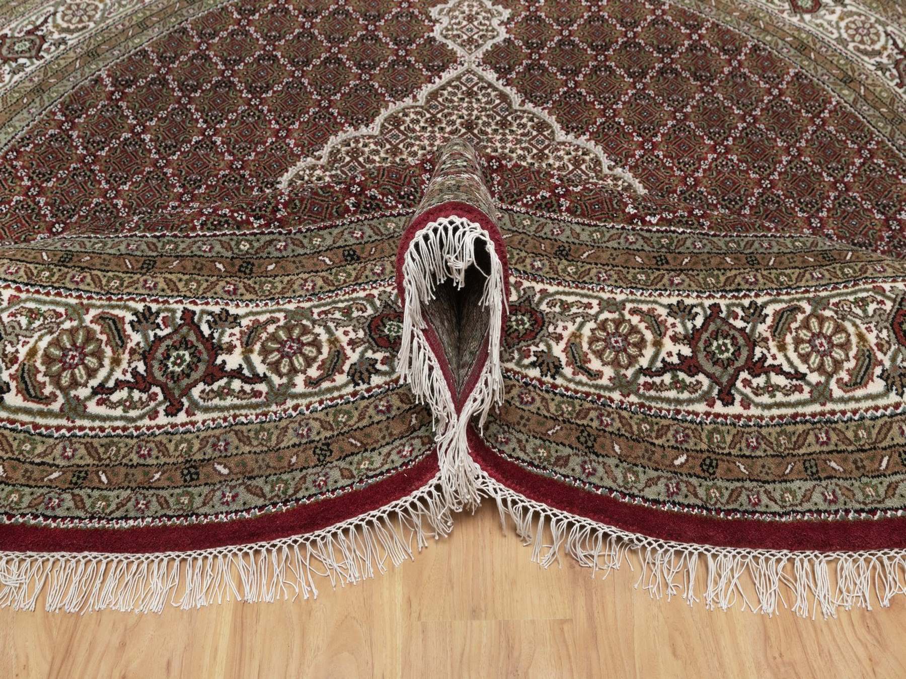 8'x8' Crimson Red, Tabriz Mahi with Fish Medallion Design, Pure Wool, Hand Knotted, 175 KPSI, Round, Oriental Rug HR91982 - Image 5
