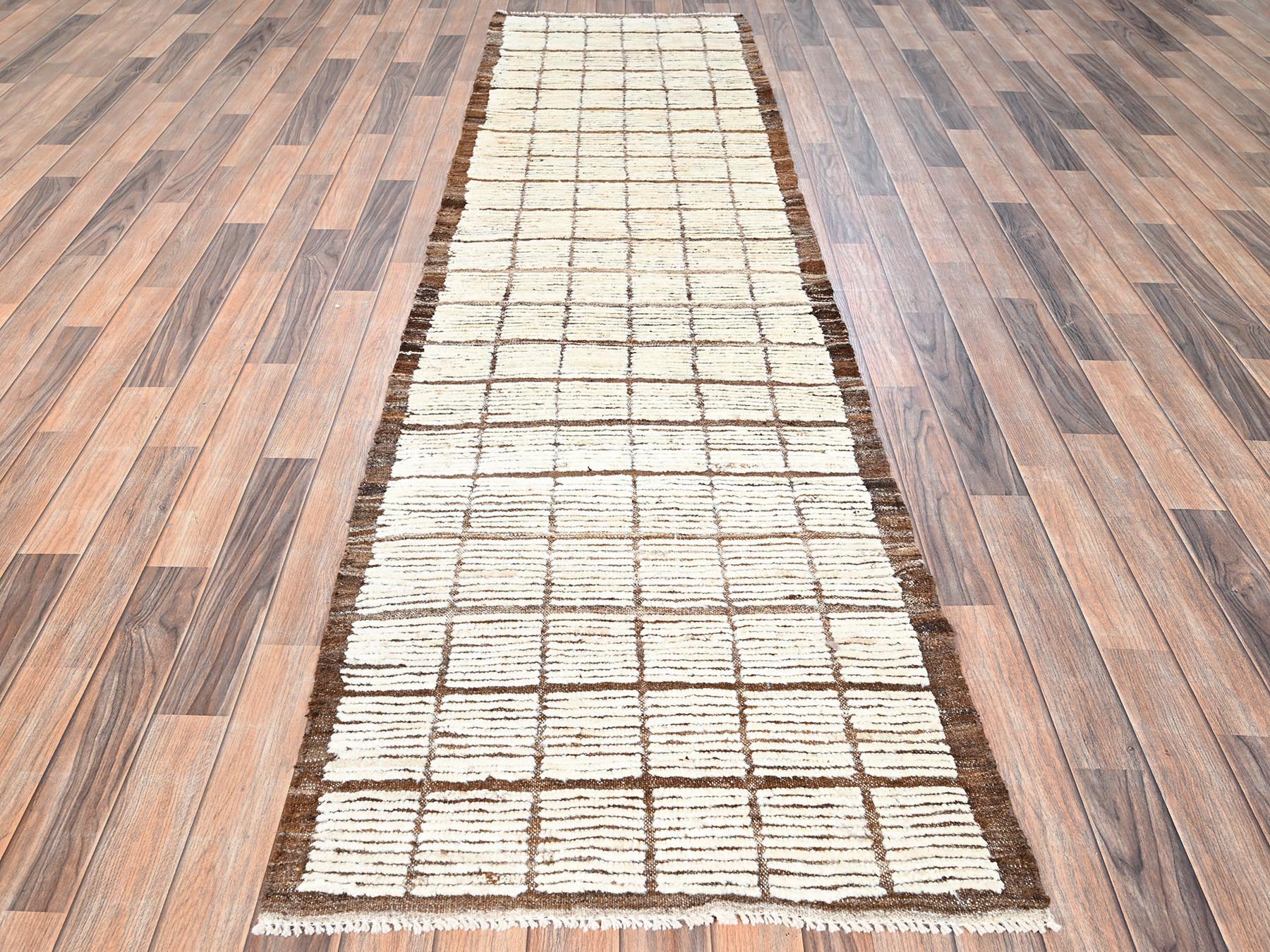 2'8"x9'5" Floral White, Hand Knotted, Moroccan Weave with Grid Design, Textured Pile, Tone on Tone, Undyed Natural Wool, Runner, Oriental Rug HR1771 - Image 2