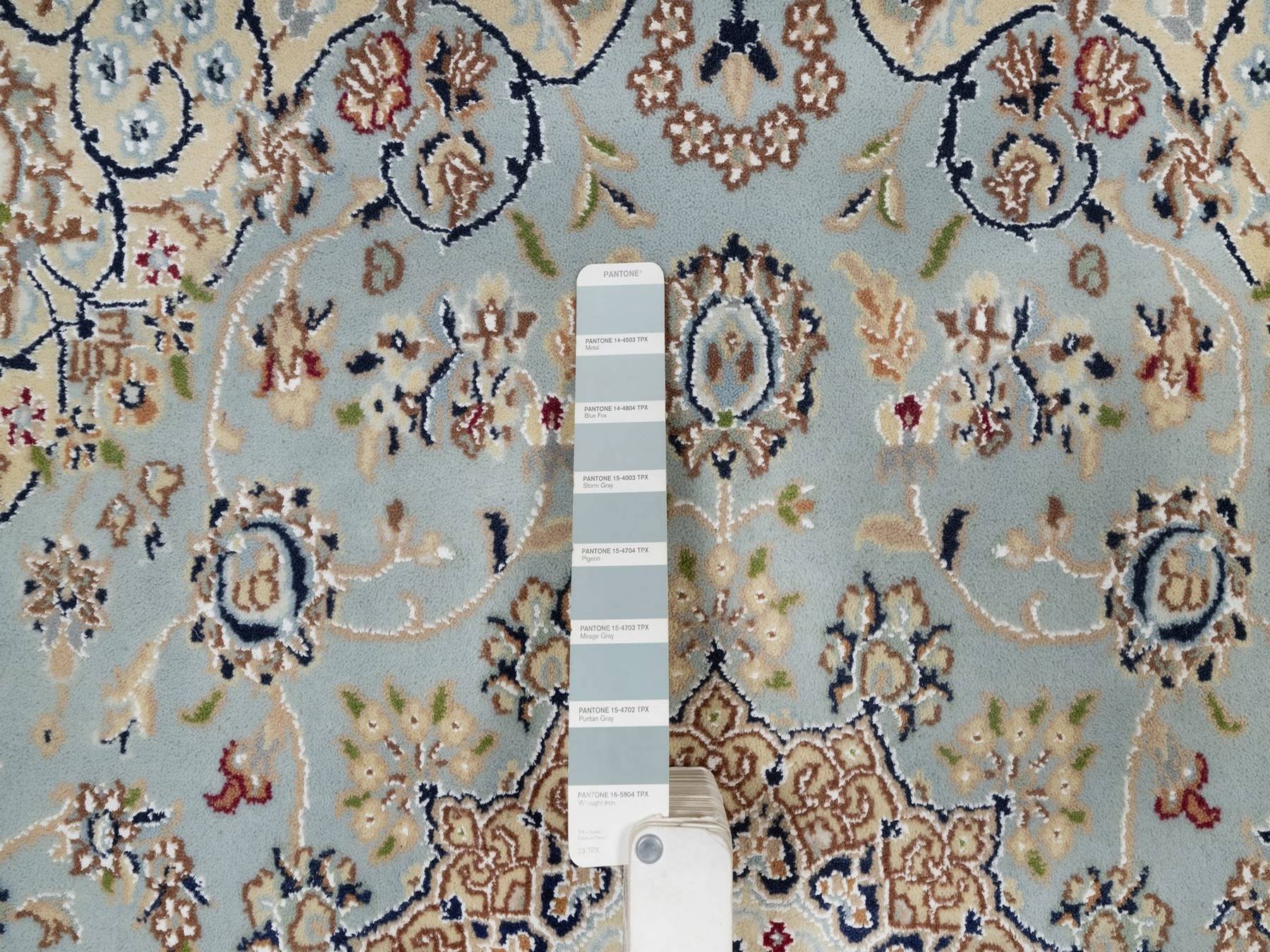 5'x5' Light Blue, 250 KPSI, Nain with Flower Medallion Design, Soft Pile, Wool and Silk, Hand Knotted, Square, Oriental Rug HR92007 - Image 4