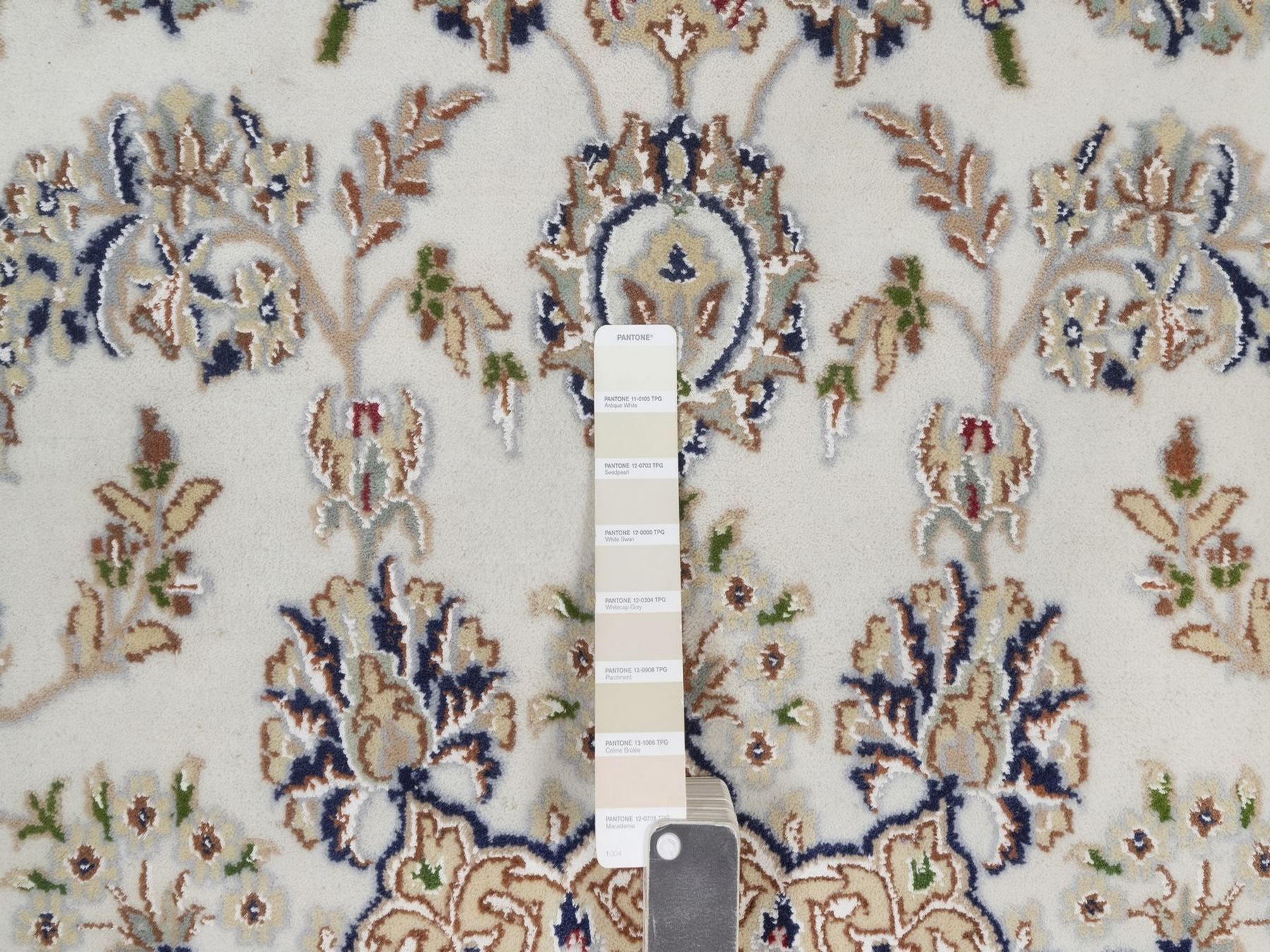 7'5"x7'5" Pearl White, Wool and Silk, 250 KPSI, Nain with Flower Medallion Design, Hand Knotted, Soft Pile, Round, Oriental Rug HR92027 - Image 4