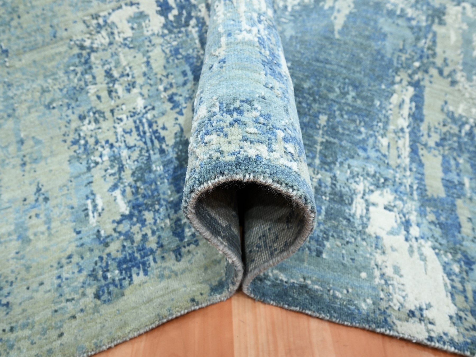8'1"x10' Shades of Blue, Abstract Design, Hi-Low Pile, Wool and Real Silk, Denser Weave, Hand Knotted, Oriental Rug HR75532 - Image 5