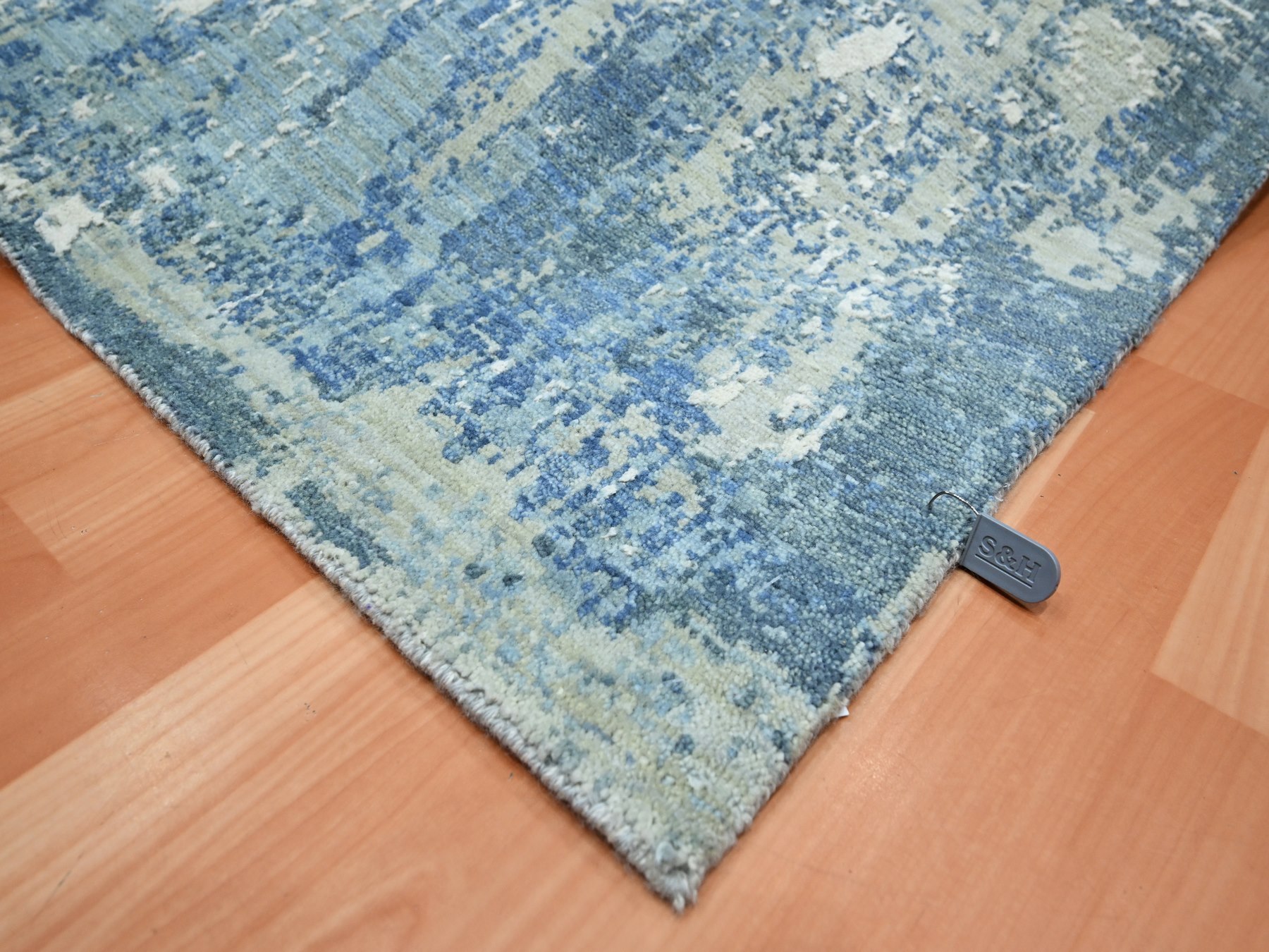 8'1"x10' Shades of Blue, Abstract Design, Hi-Low Pile, Wool and Real Silk, Denser Weave, Hand Knotted, Oriental Rug HR75532 - Image 6