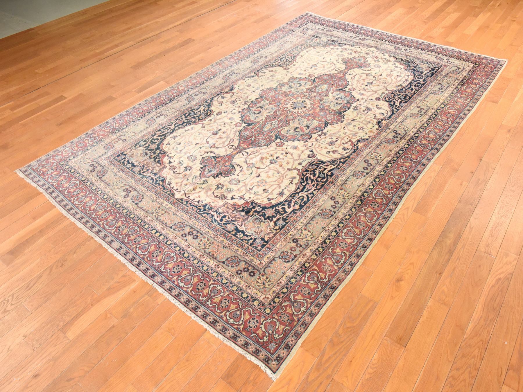6'6"x10'2" Chiffon White, Vintage Turkish Sivas, Medallion Design, 100% Wool, Hand Knotted, Professionally Cleaned, Even Wear, Sides and Ends Secured, Oriental Rug HR78546 - Image 4