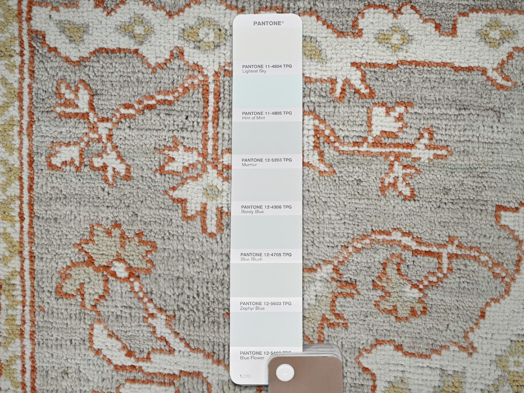 10'1"x13'8" Gainsboro Gray, Extra Soft Wool With Flowing And Open Design, Natural Dyes, Hand Knotted, Denser Weave, Supple Collection Oushak Oriental Rug HR86507 - Image 7