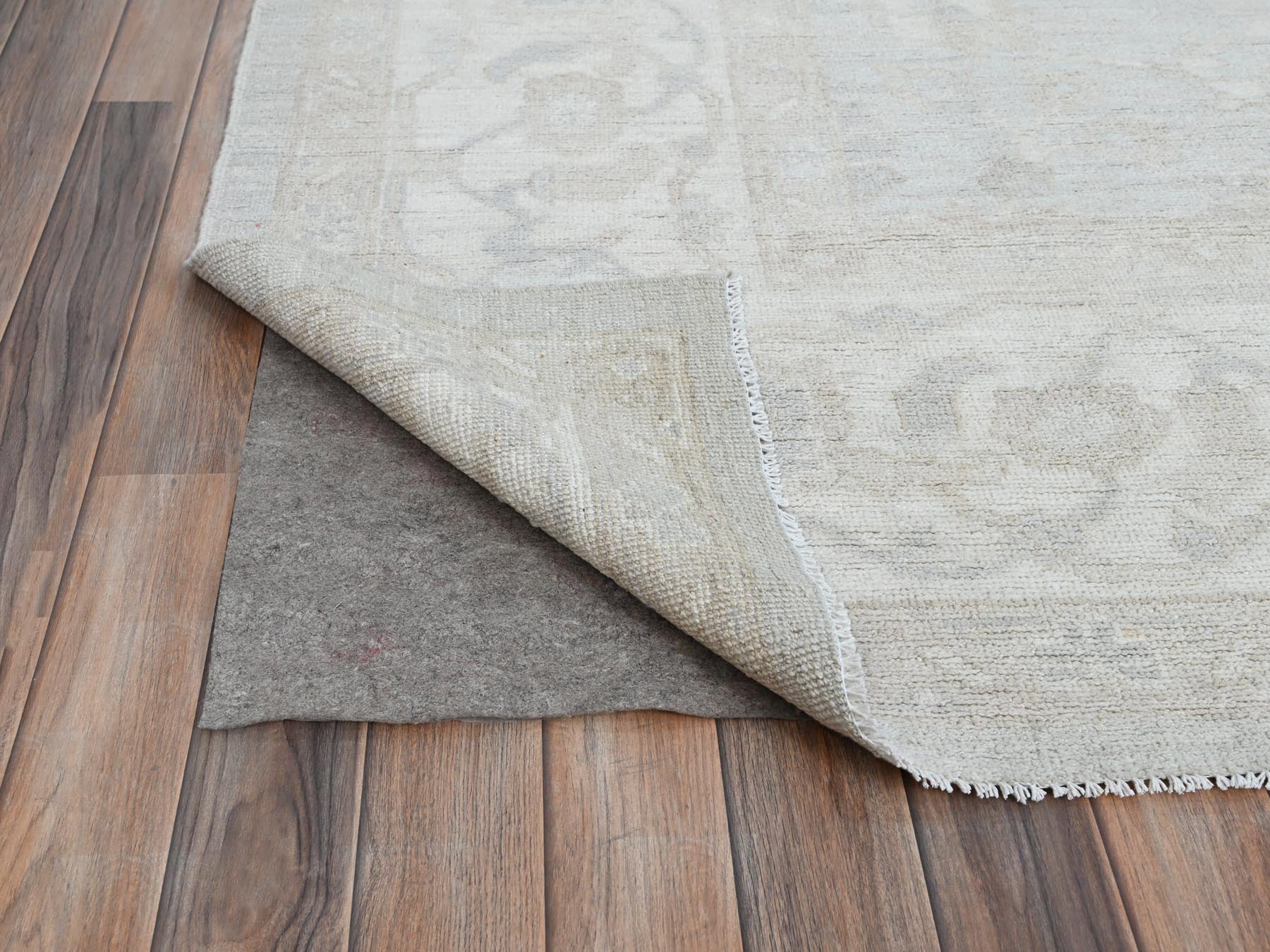 9'1"x12' Sterling Gray, Extra Soft Wool, White Wash Peshawar, Soft To The Touch, Hand Knotted, Geometric Design, Oriental Rug HR86705 - Image 4