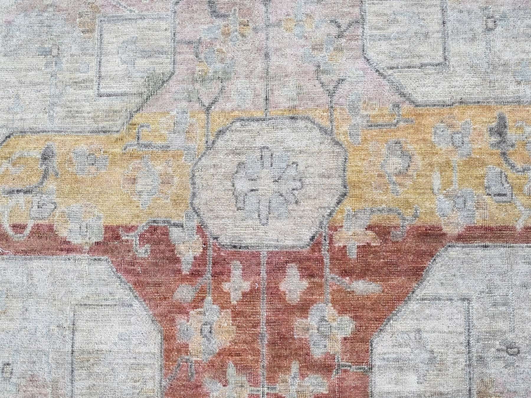 9'10"x14' Irish Cream White, Ziegler Mahal with Medallion Design, Zero Pile, Distressed, Distinct Abrash, Pure Wool, Hand Knotted, Oriental Rug HR10396 - Image 8
