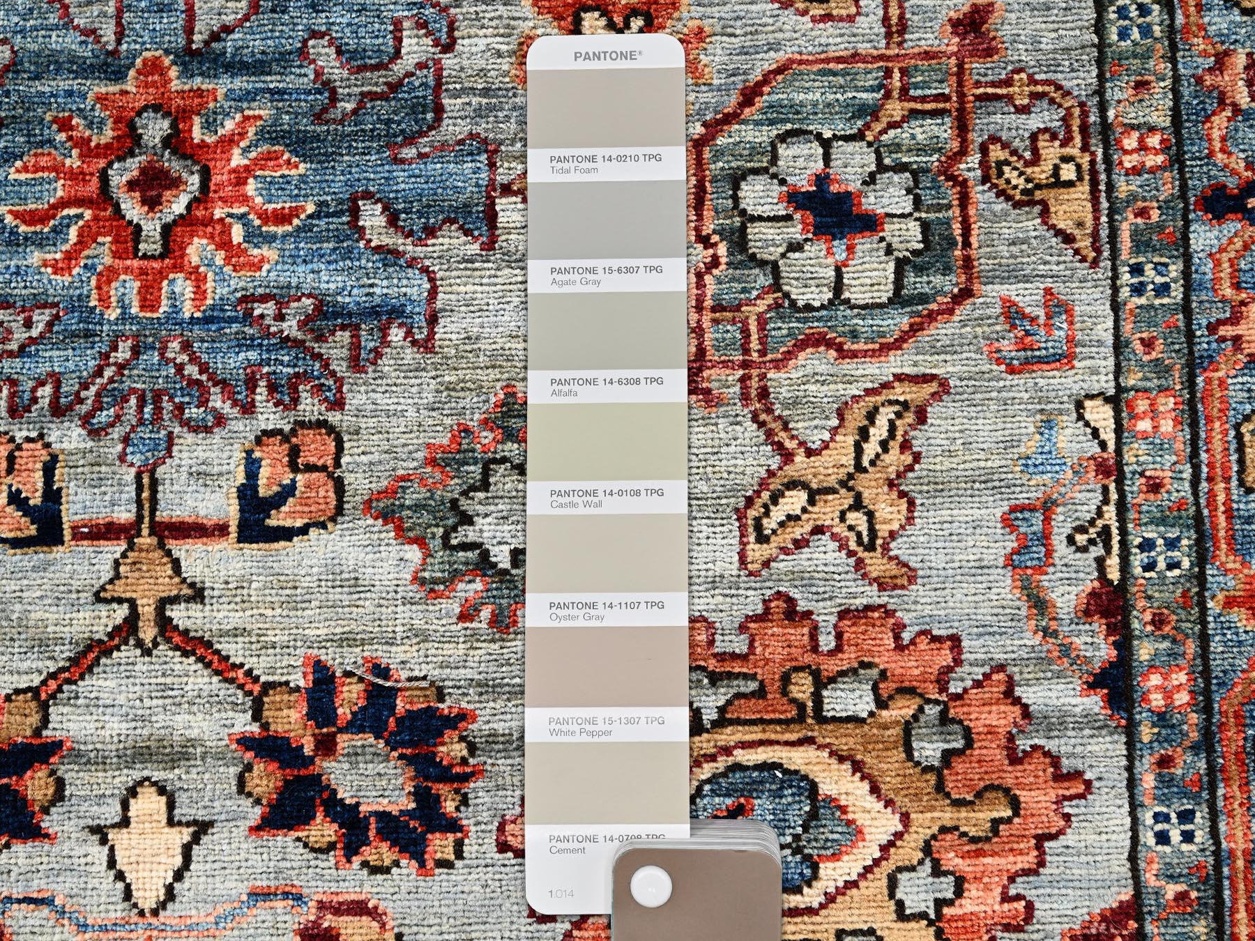 4'1"x11'9" Agate Gray, Heriz All Over Design, Aryana Collection, Vegetable Dyes, Hand Knotted, Soft Pile, High Mountain Wool, Densely Woven, Wide Runner, Oriental Rug HR1132 - Image 4